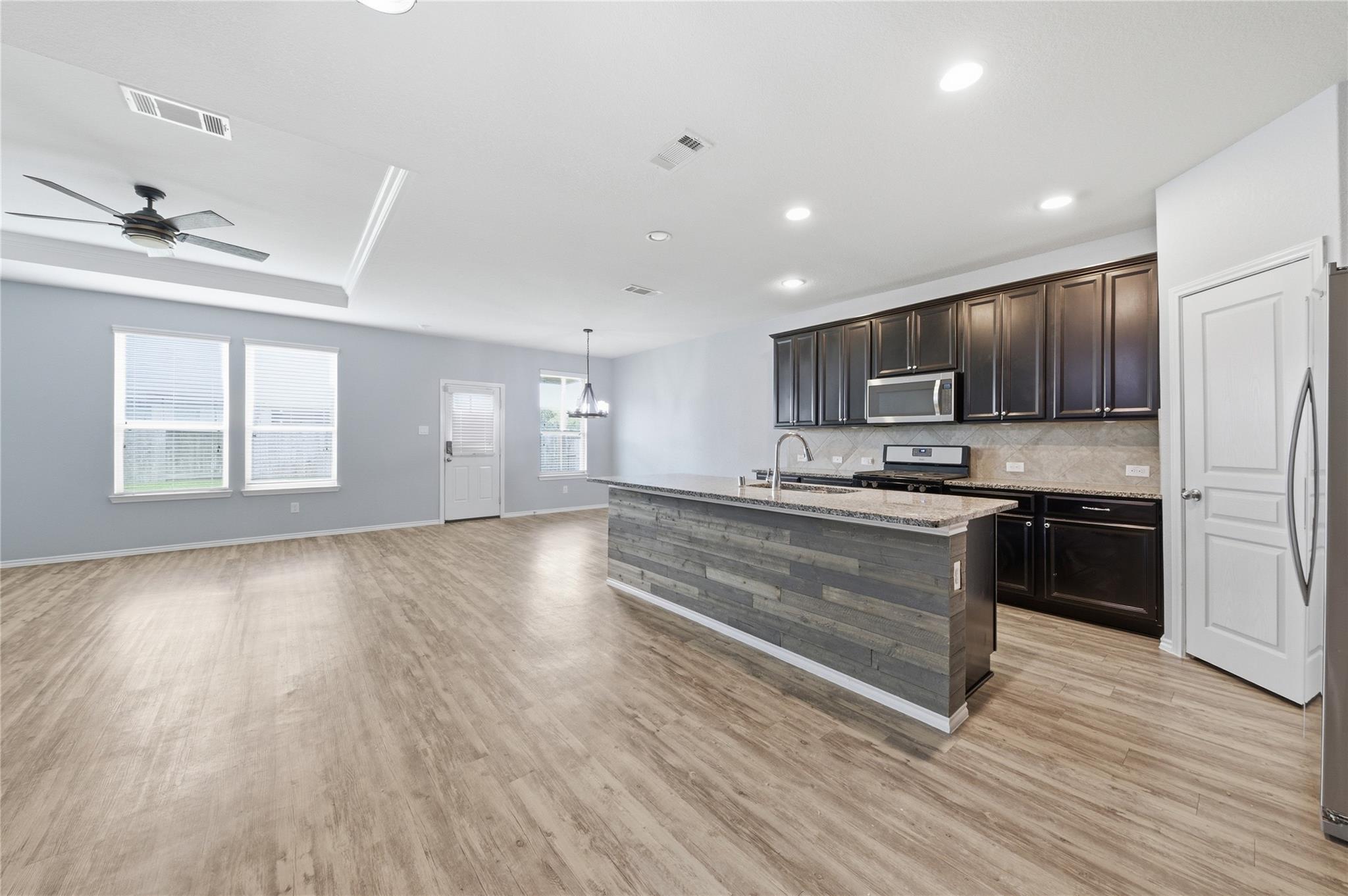 30253 Creekside Dr, Brookshire, TX 77423 photo