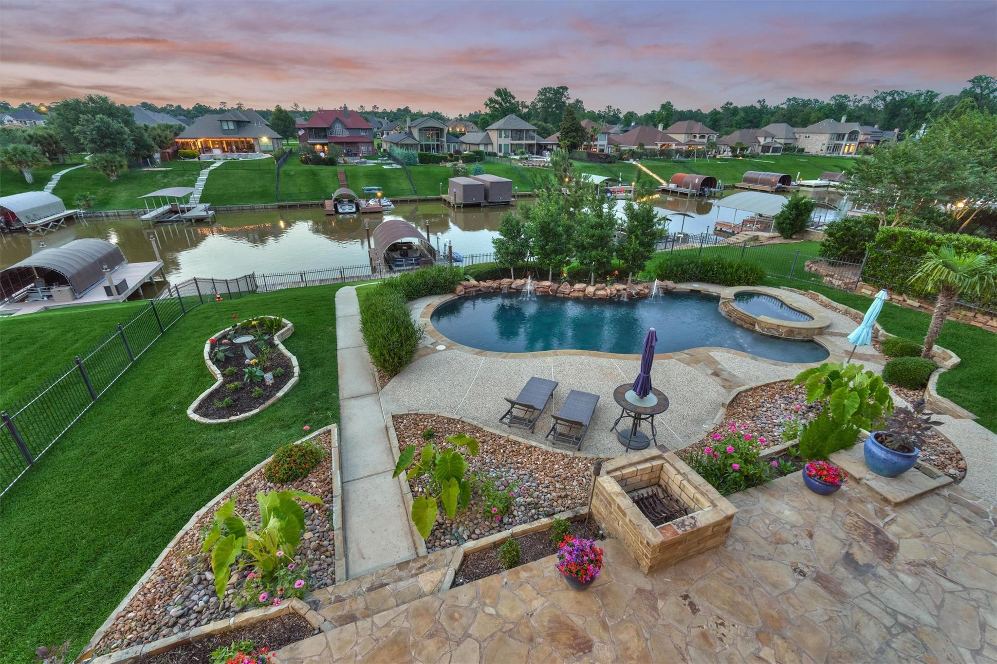 11560 Grand View Dr, Montgomery, TX 77356 photo