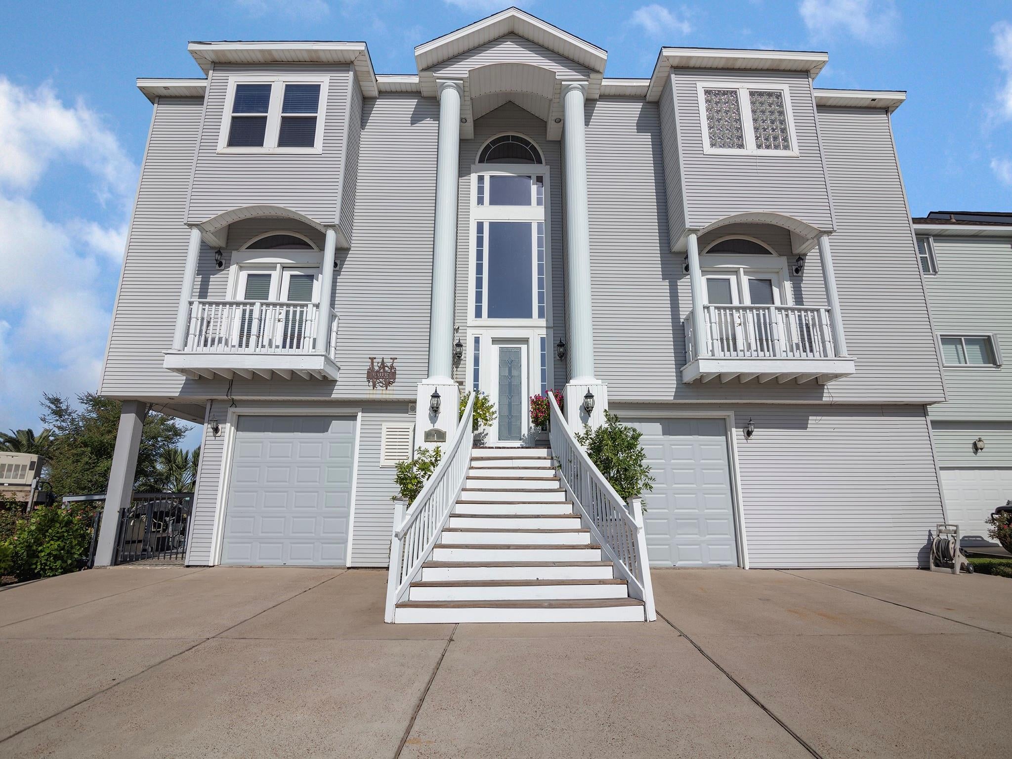 1 S Pintail St, La Marque, TX 77568 photo