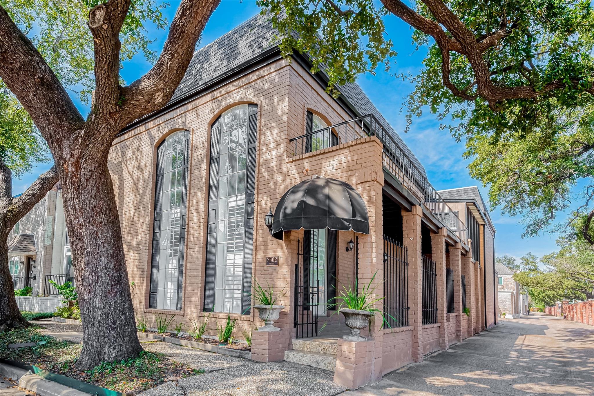 7502 Olympia Dr, Houston, TX 77063