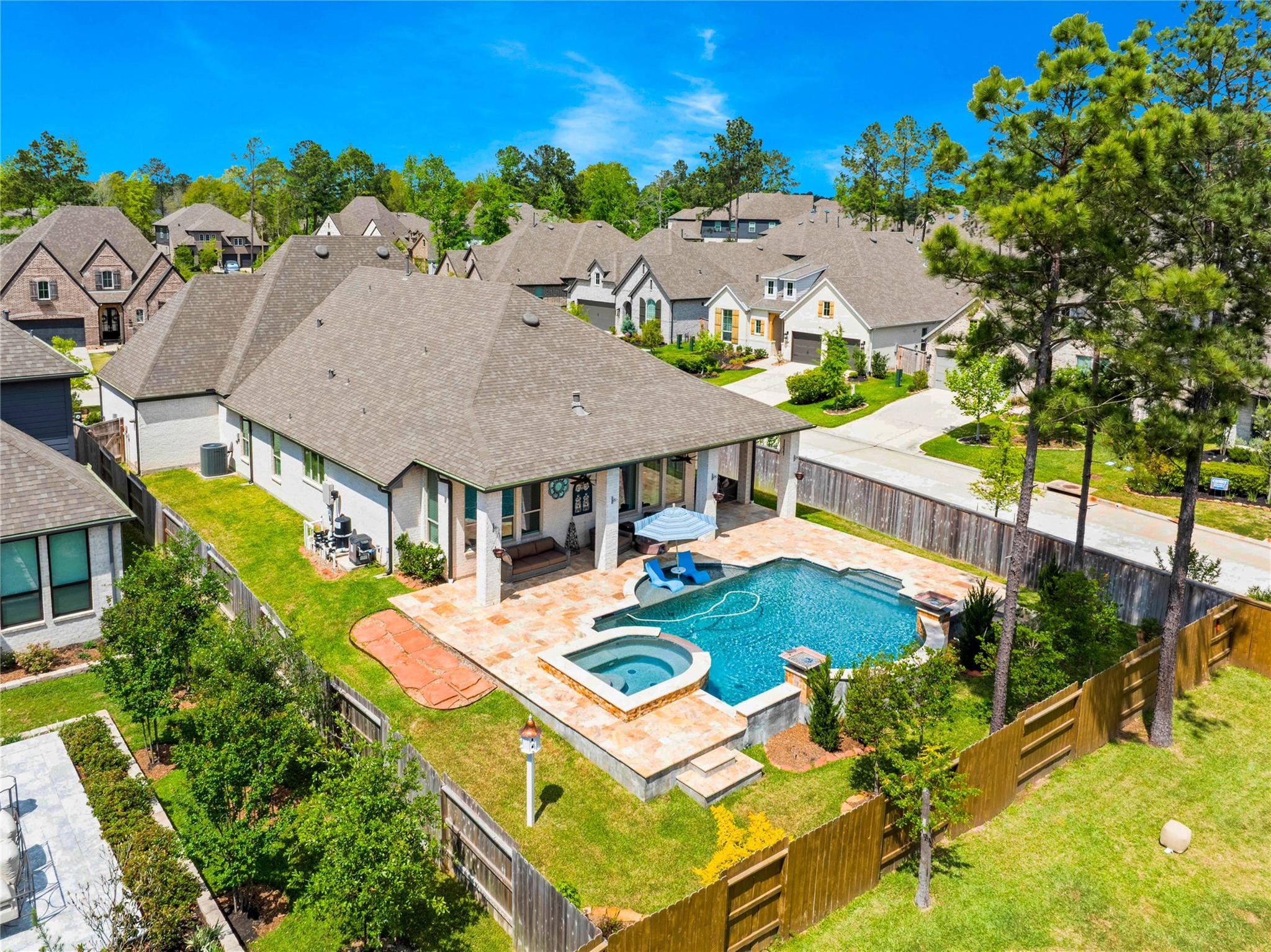 305 Mallory Ct, Montgomery, TX 77316