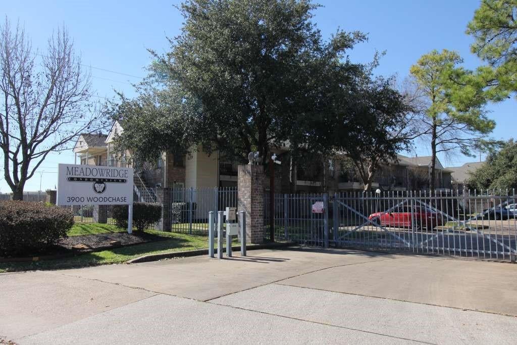3900 Woodchase Dr, Houston, TX 77042