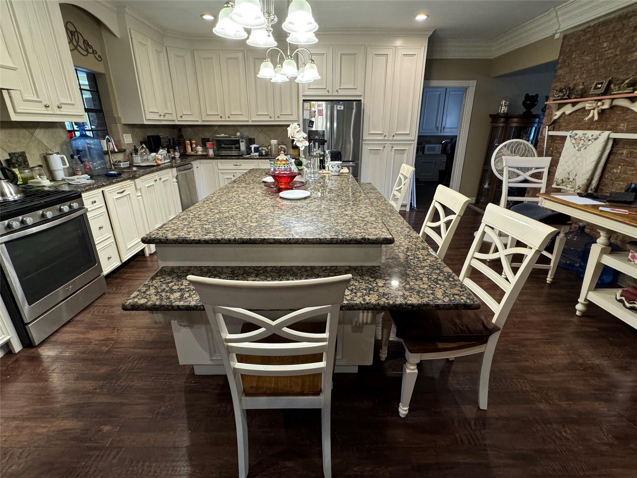 7824 Pecan Forest Ln, Baytown, TX 77521 photo
