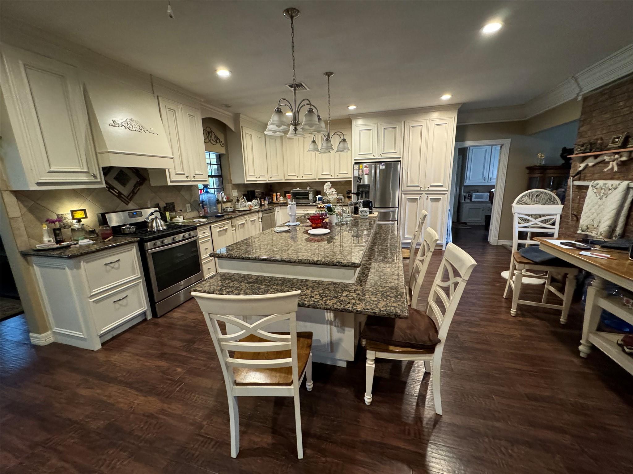 7824 Pecan Forest Ln, Baytown, TX 77521 photo