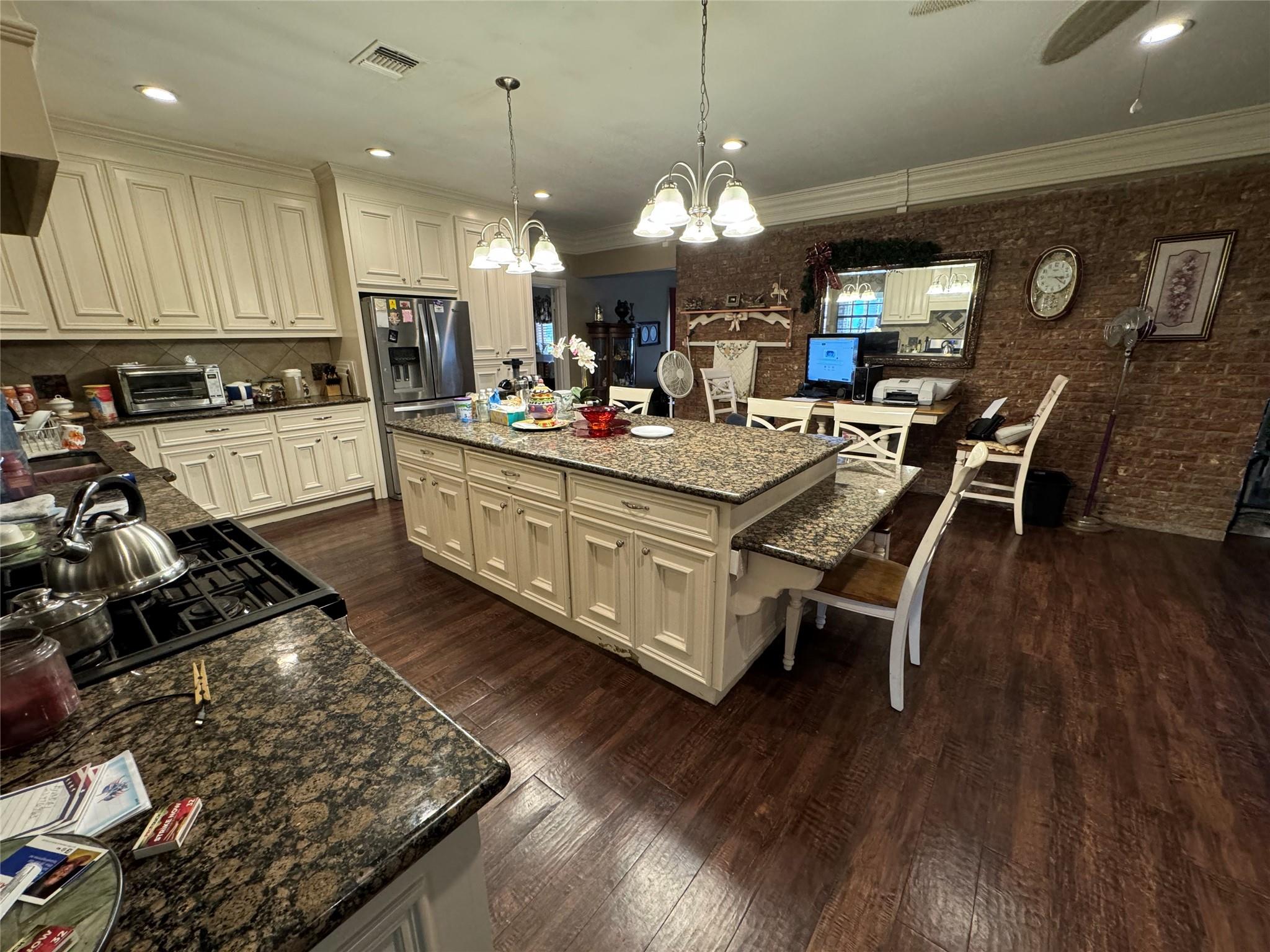 7824 Pecan Forest Ln, Baytown, TX 77521 photo