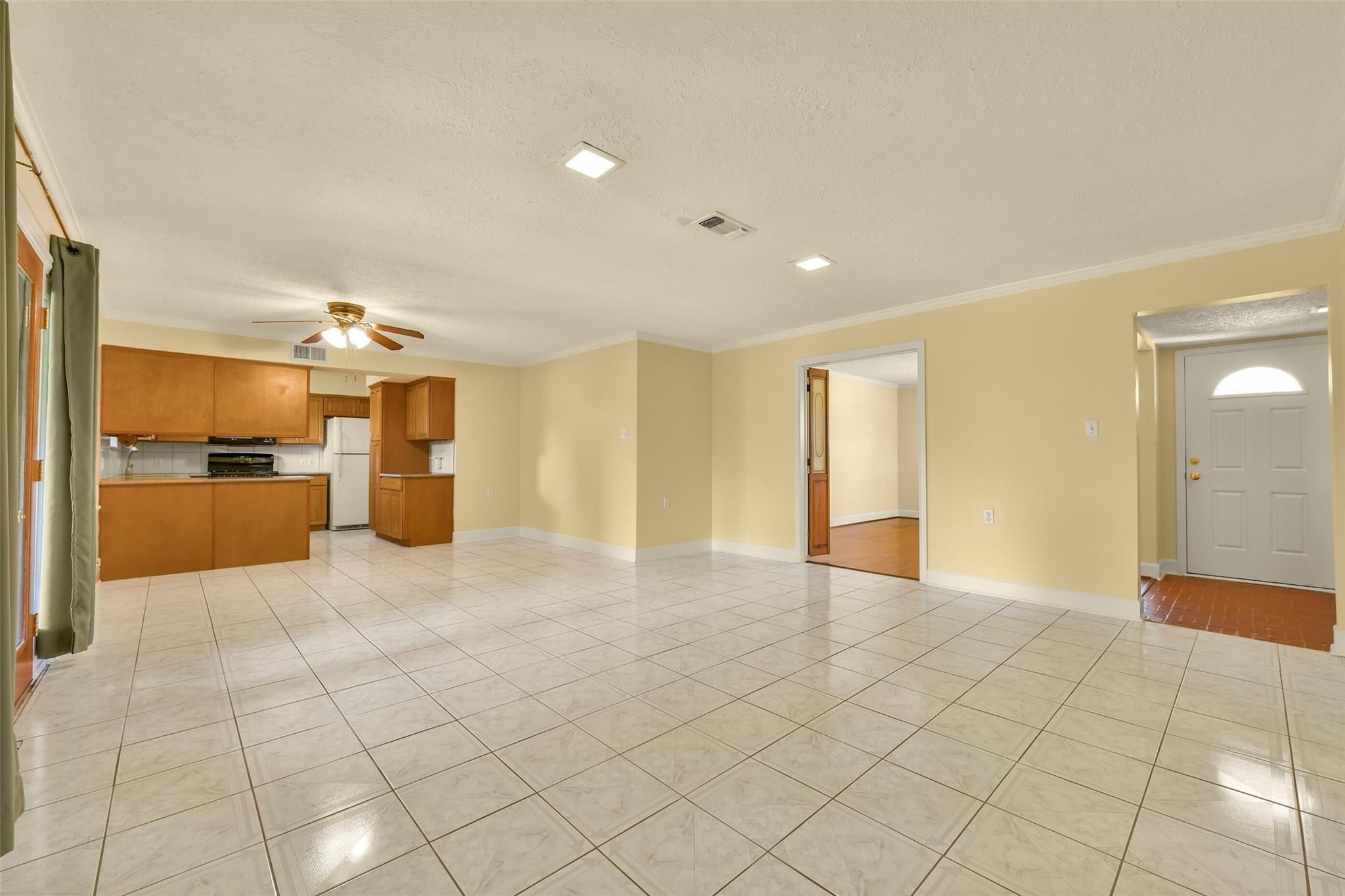523 Oakdale Ave, Shoreacres, TX 77571 photo