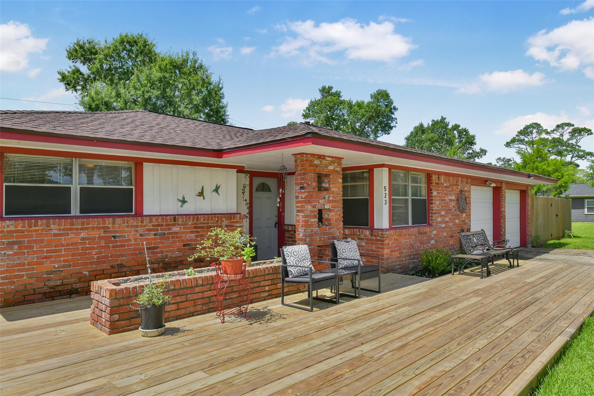 523 Oakdale Ave, Shoreacres, TX 77571