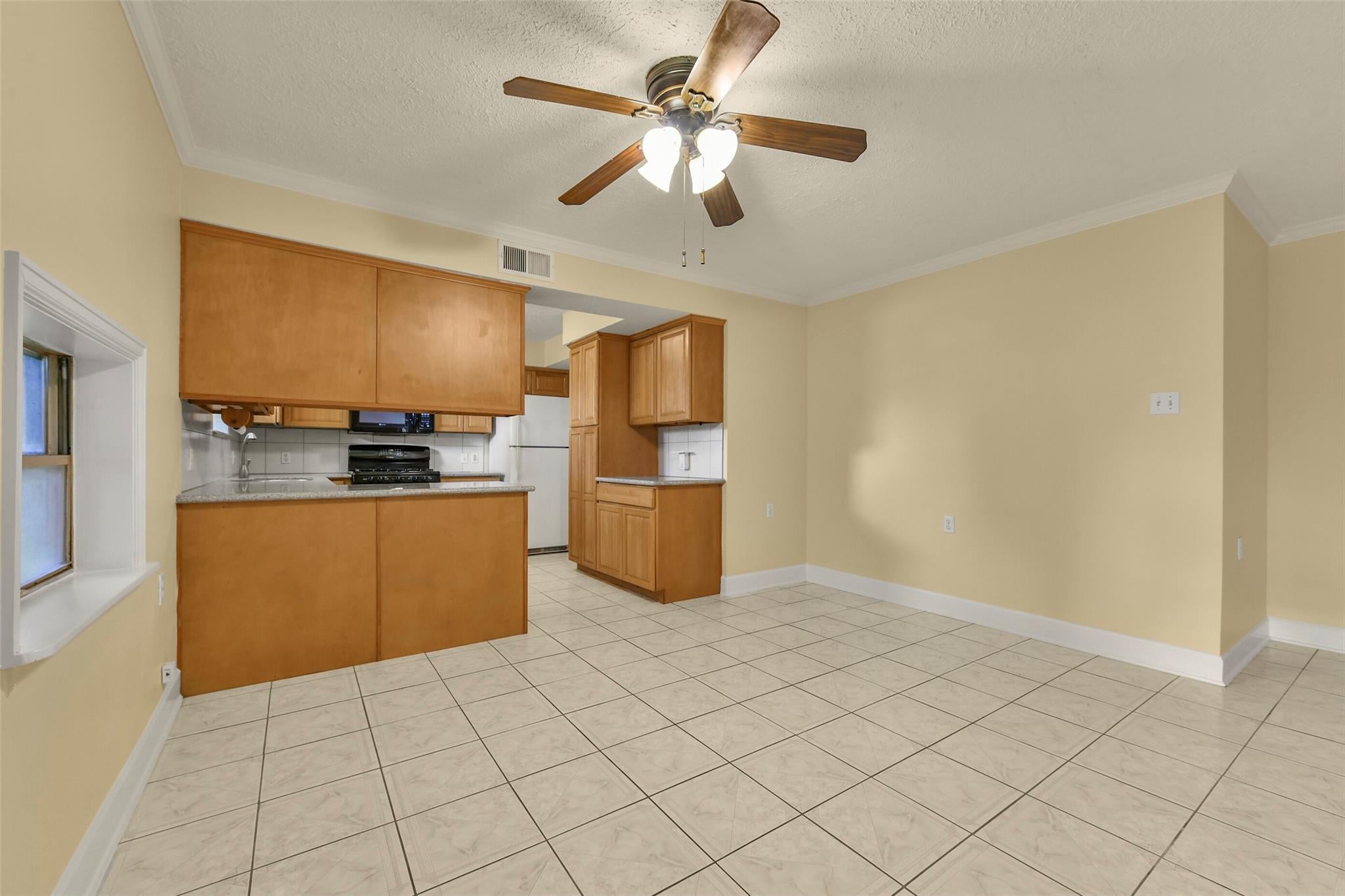 523 Oakdale Ave, Shoreacres, TX 77571 photo