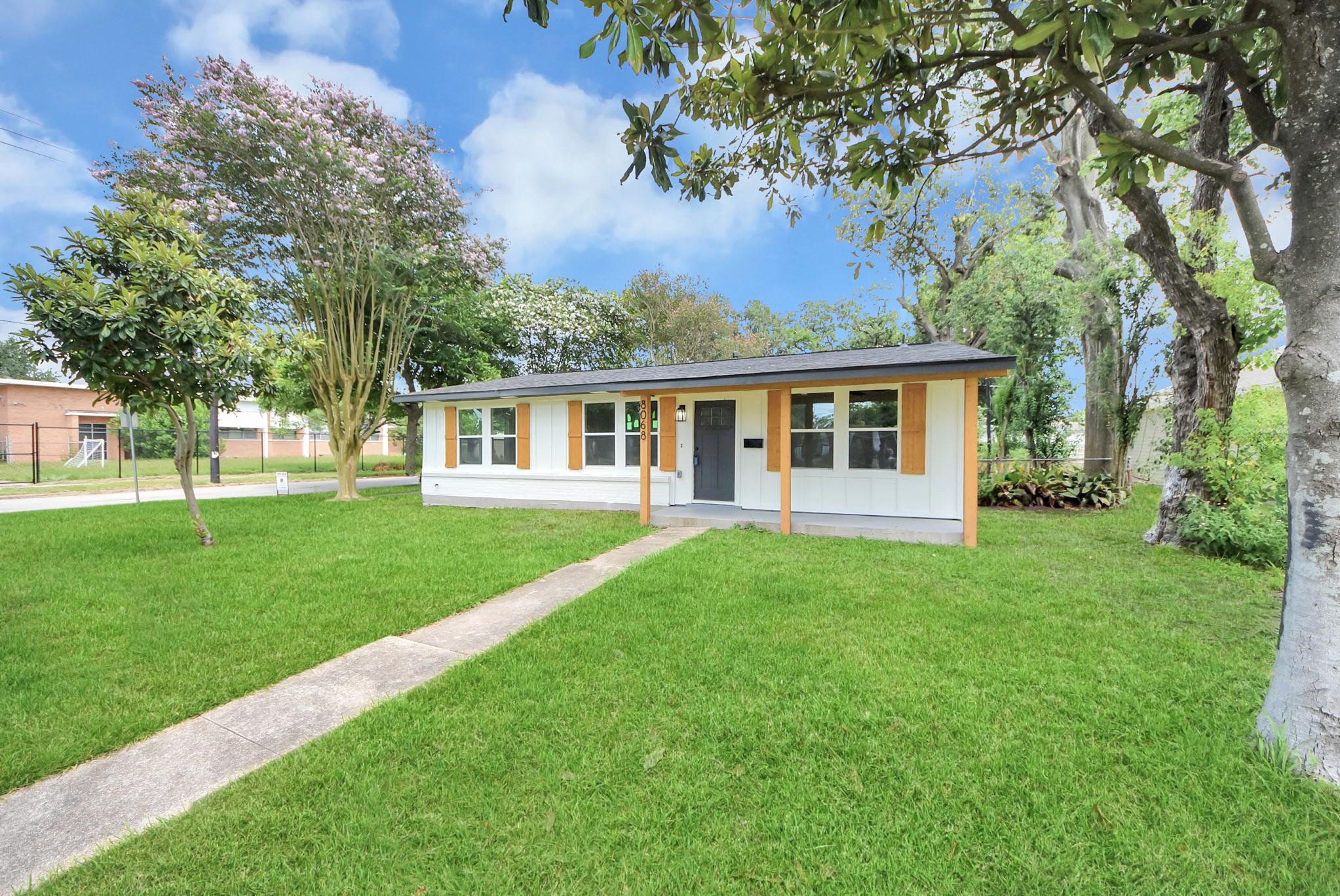 8068 Elrod St, Houston, TX 77017