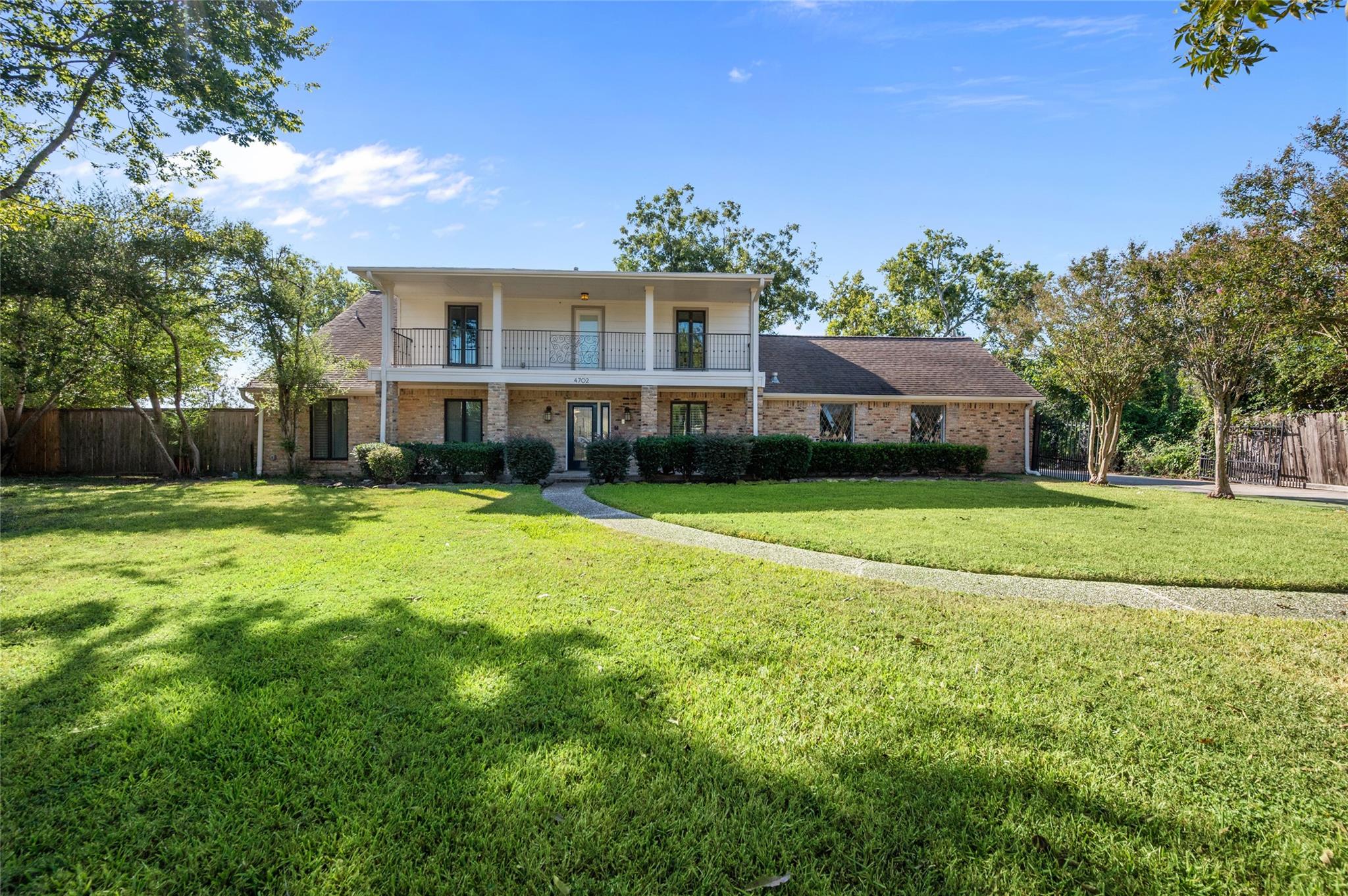 4702 Bayou Vista Dr, Houston, TX 77091
