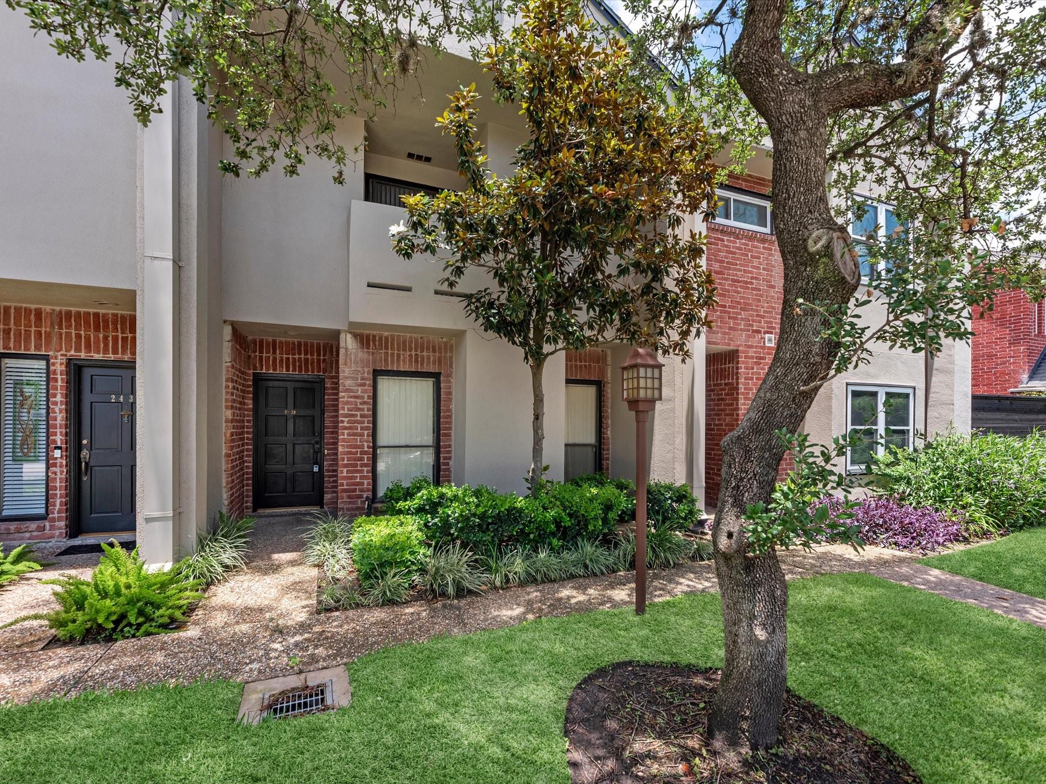 2428 Bering Dr #2428, Houston, TX 77057 photo
