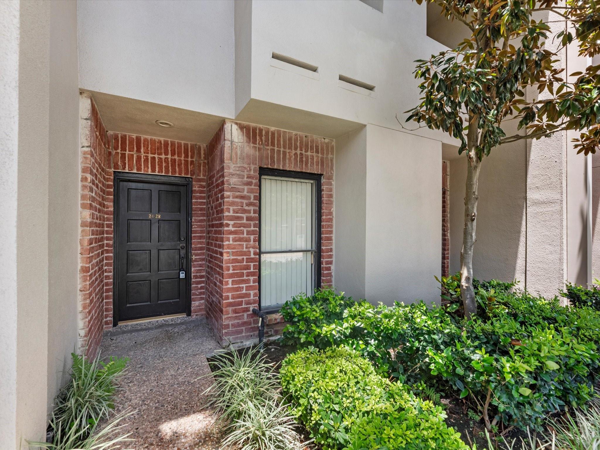 2428 Bering Dr #2428, Houston, TX 77057 photo