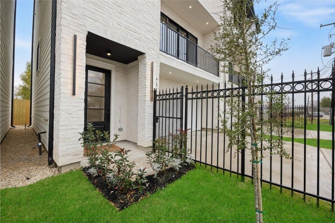 6332 Sidney St, Houston, TX 77021 photo