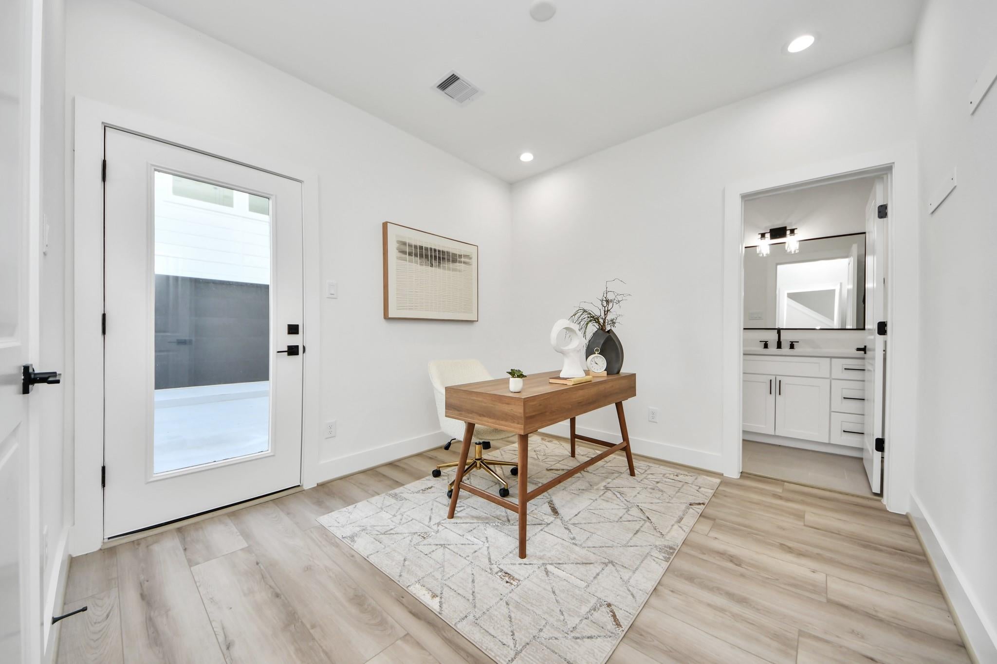 7739 Hammerly Blvd, Houston, TX 77055 photo