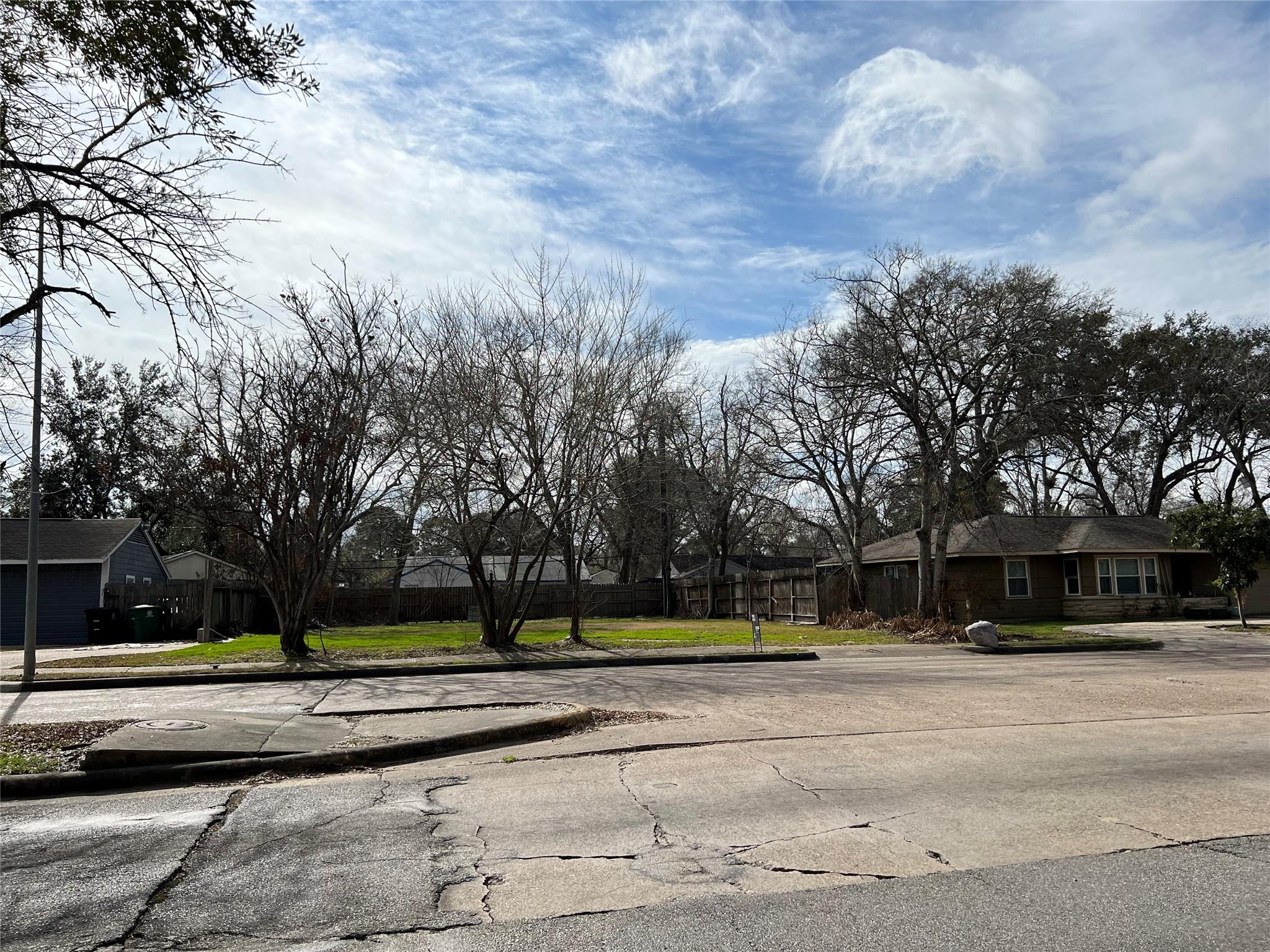 5905 Beechnut St, Houston, TX 77074 photo