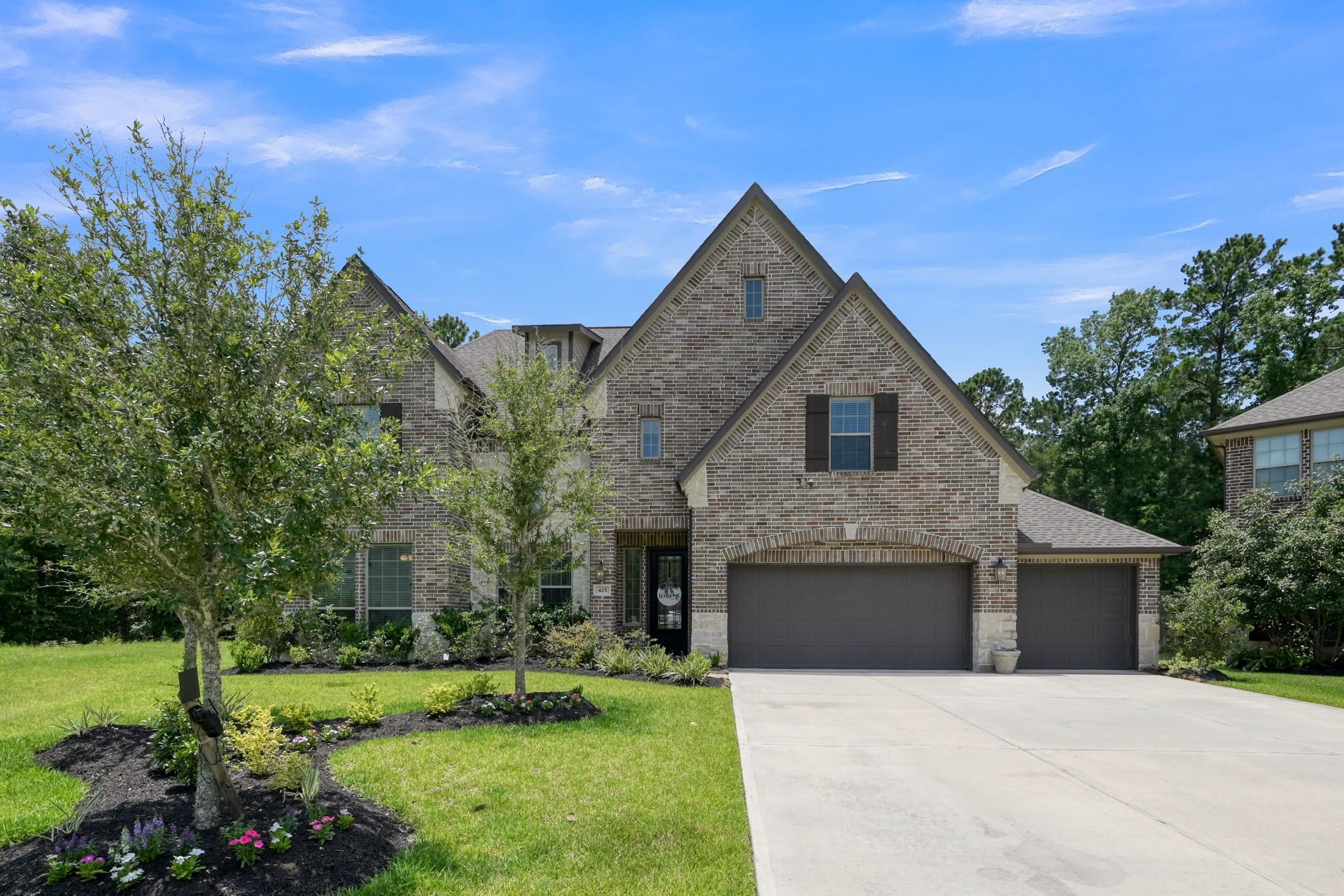 425 Christians Ct, Montgomery, TX 77316