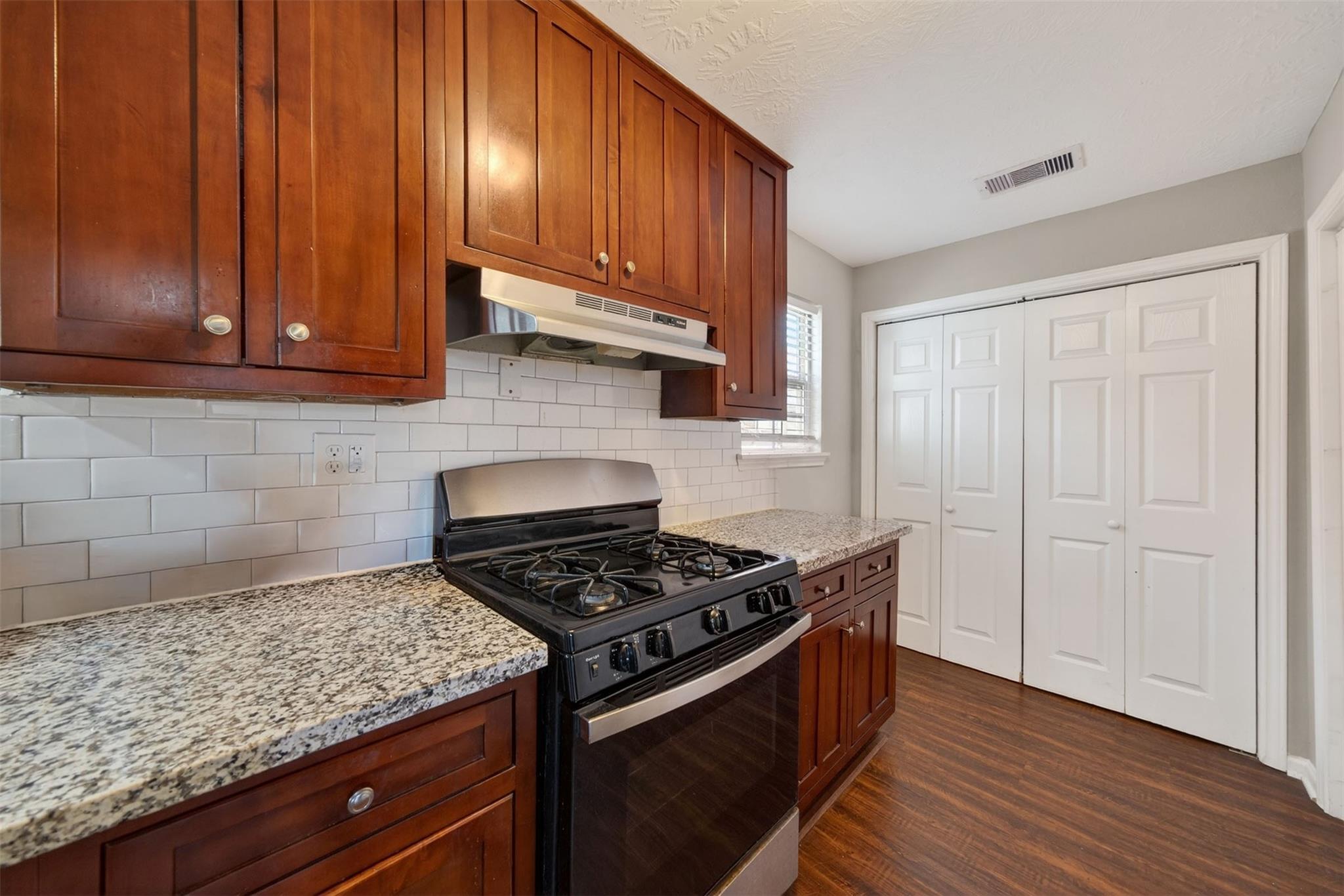 1107 Christine St, Houston, TX 77017 photo