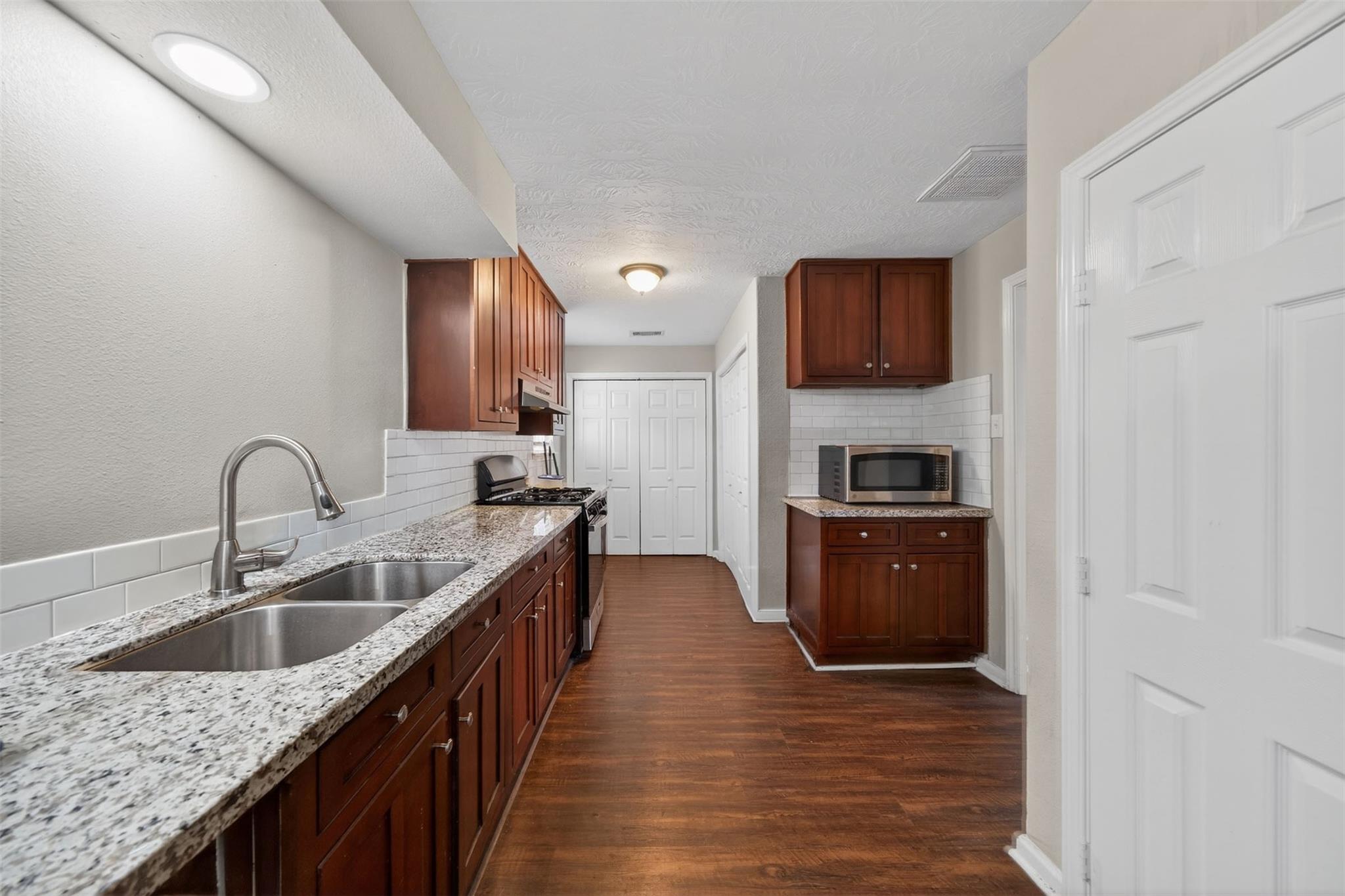 1107 Christine St, Houston, TX 77017 photo
