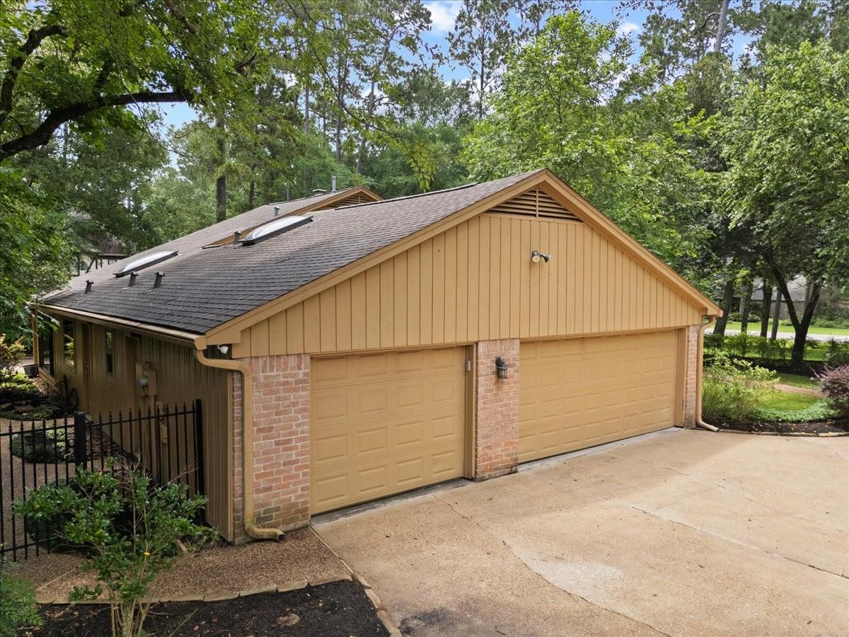2802 Valley Manor Dr, Houston, TX 77339 photo