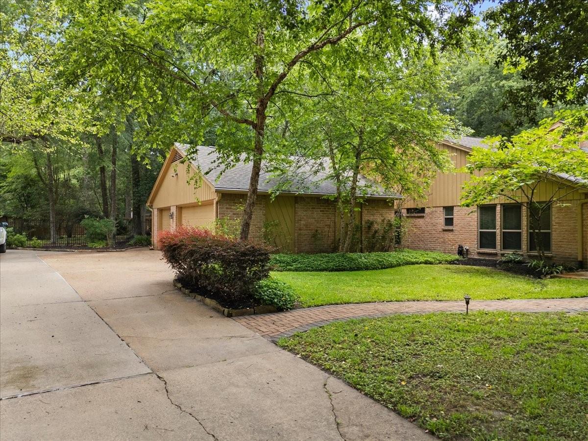 2802 Valley Manor Dr, Houston, TX 77339 photo