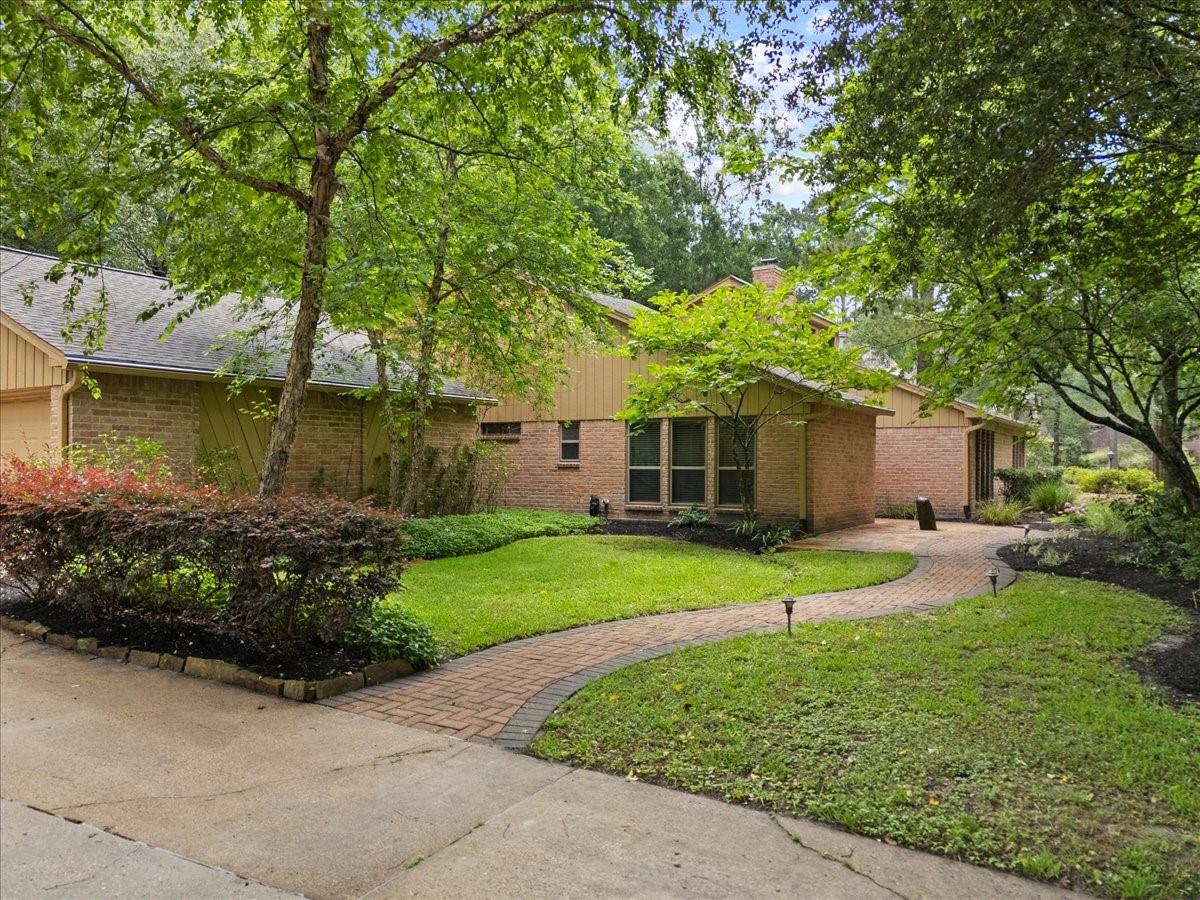 2802 Valley Manor Dr, Houston, TX 77339 photo