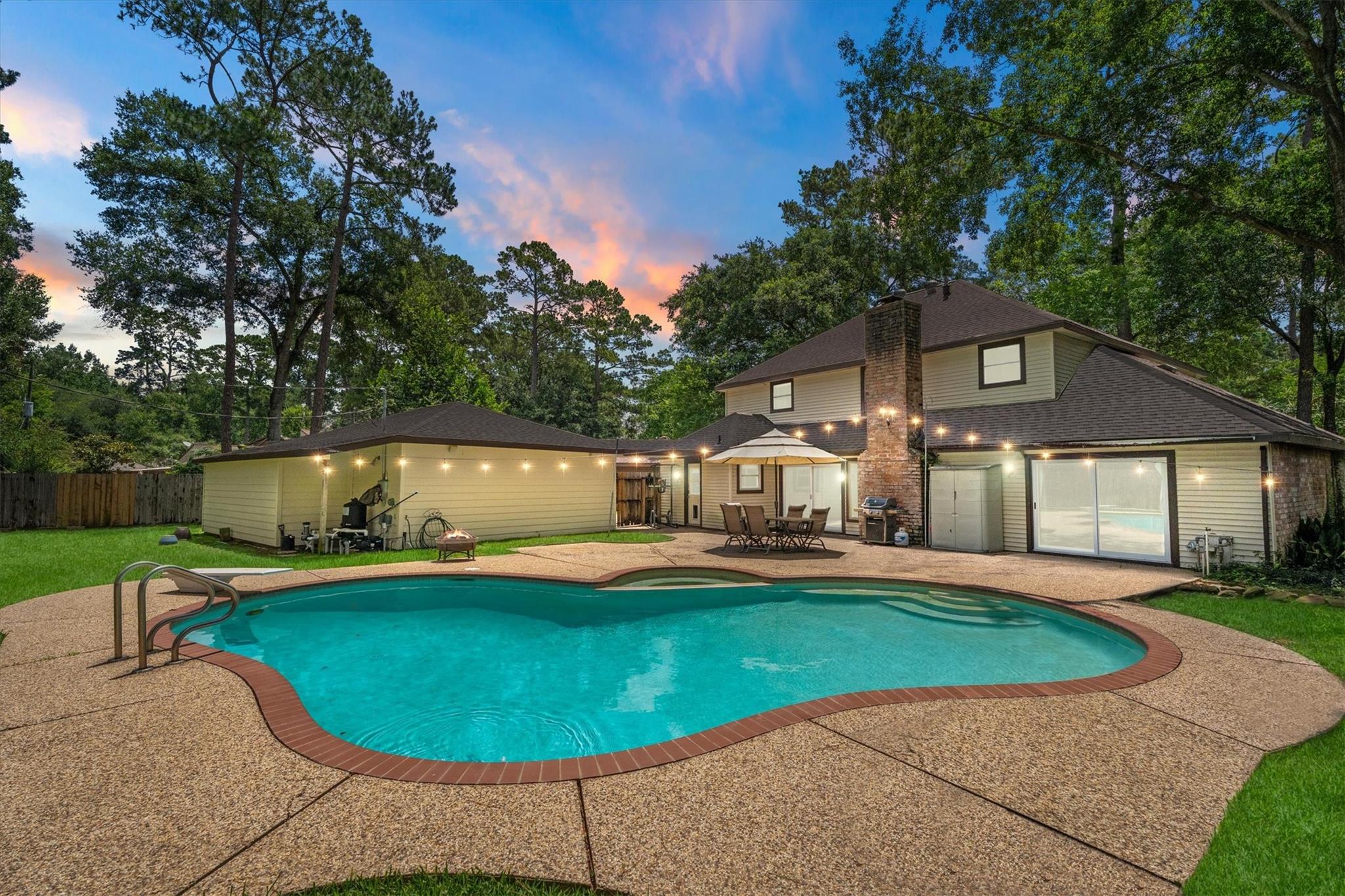 8238 Theisswood Rd, Spring, TX 77379