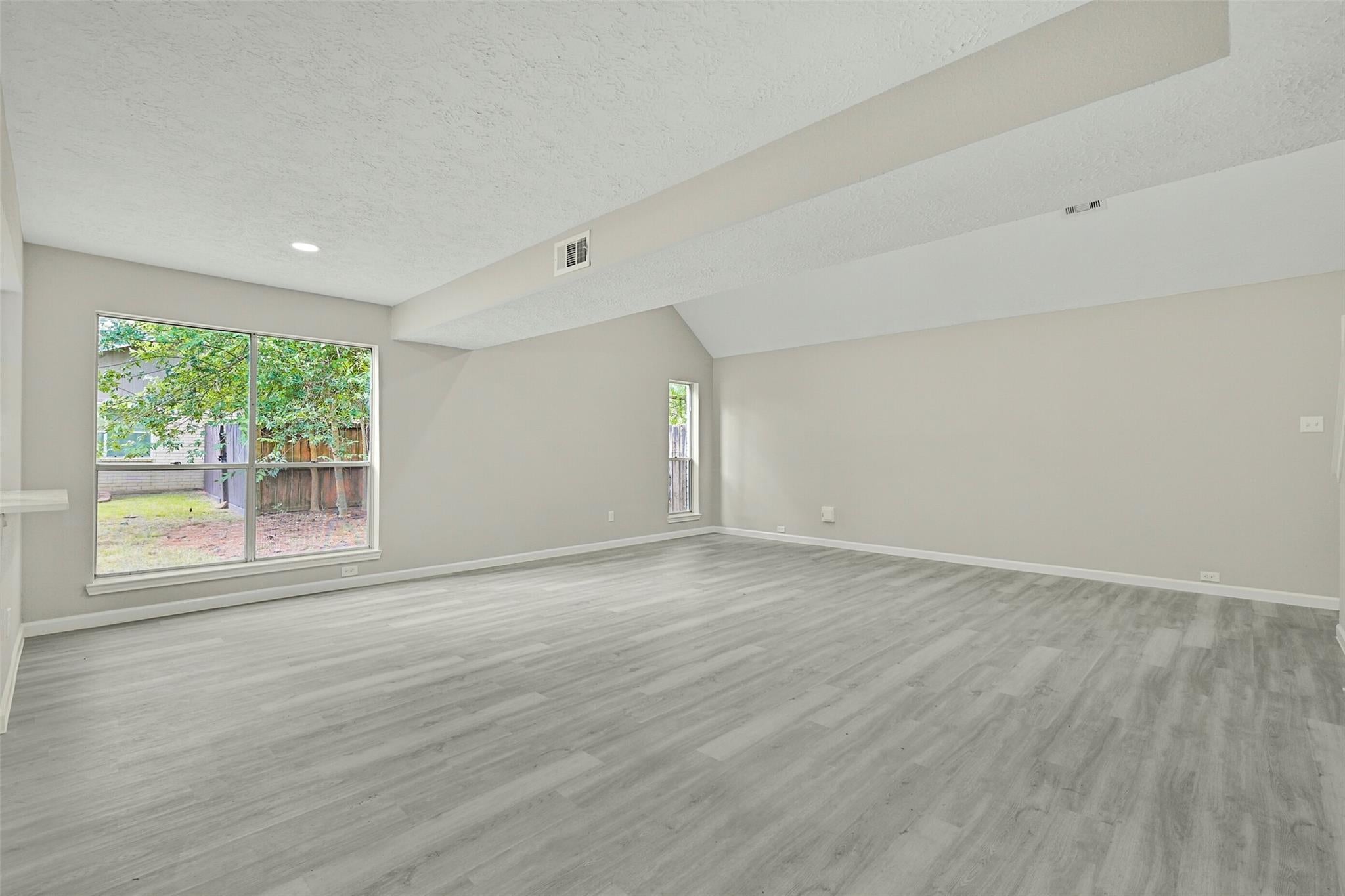 902 Essex Dr, Friendswood, TX 77546 photo