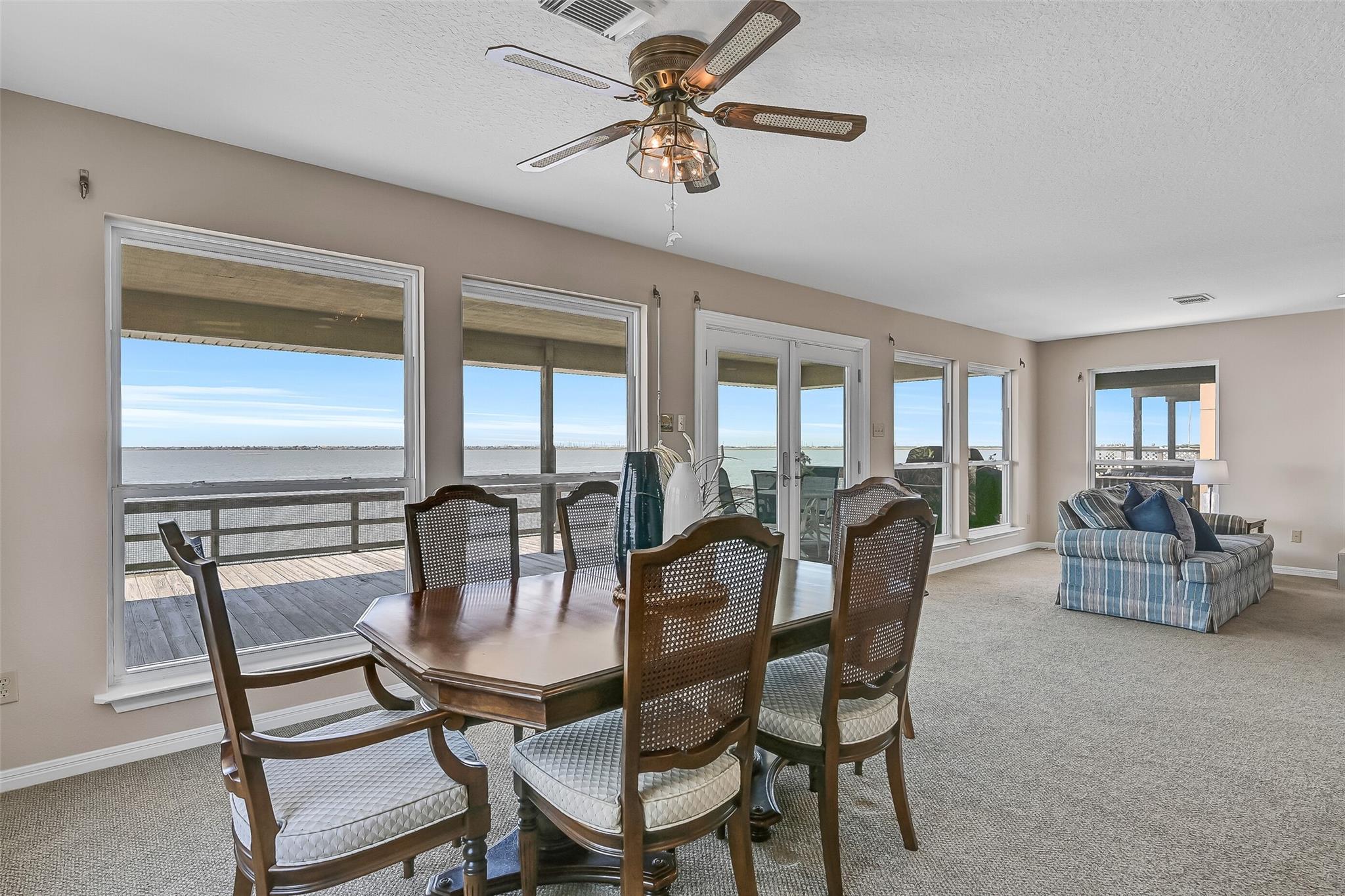 243 Isles End Rd, Tiki Island, TX 77554 photo