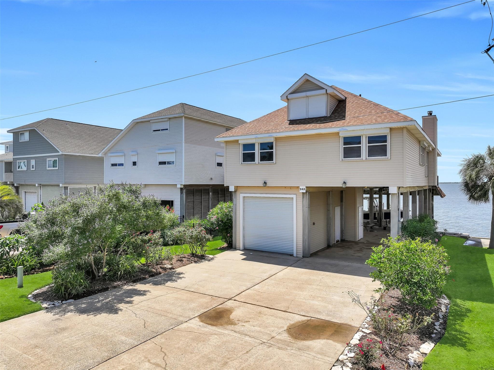 243 Isles End Rd, Tiki Island, TX 77554 photo