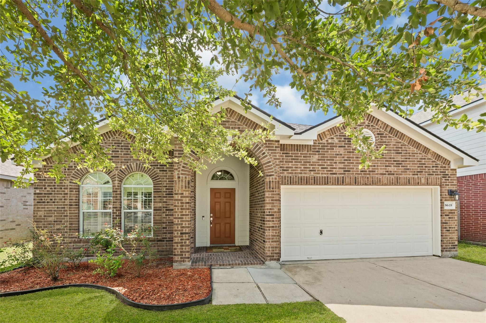 8618 Highlands Xing, Highlands, TX 77562