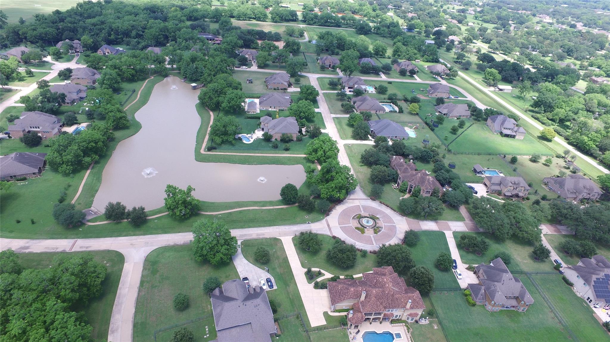 6010 Crystal Water Dr, Richmond, TX 77406 photo