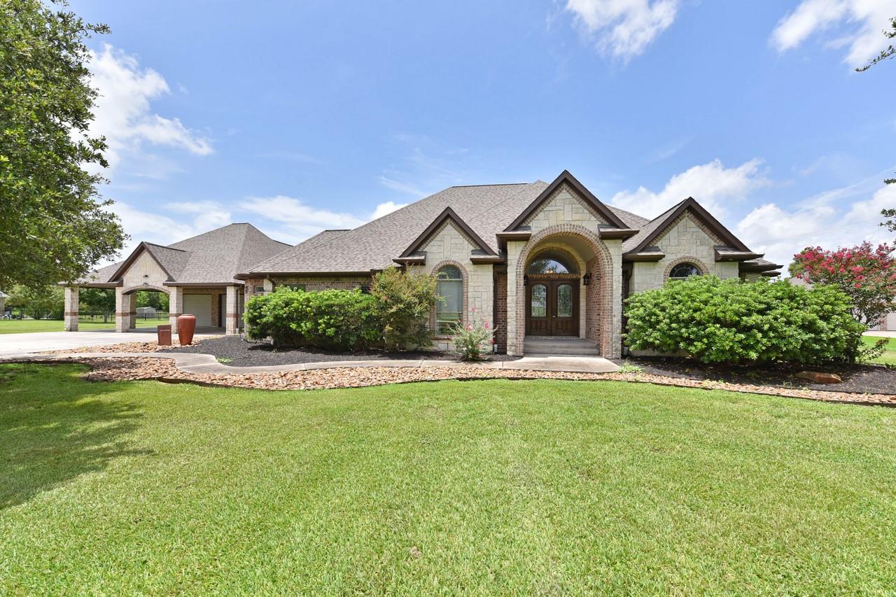 960 Cemetery Rd, Santa Fe, TX 77517