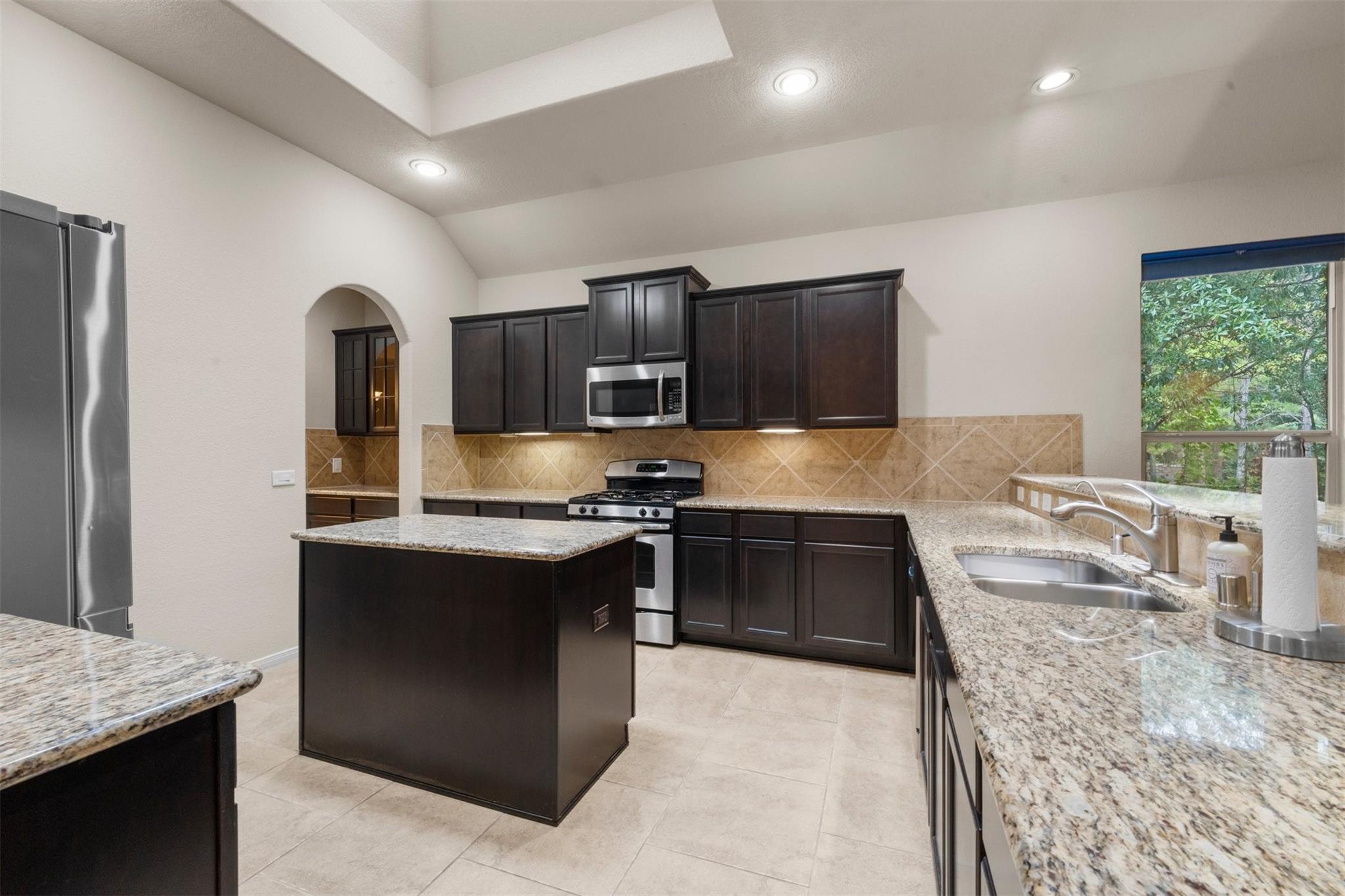 1958 Honey Laurel Dr, Conroe, TX 77304 photo