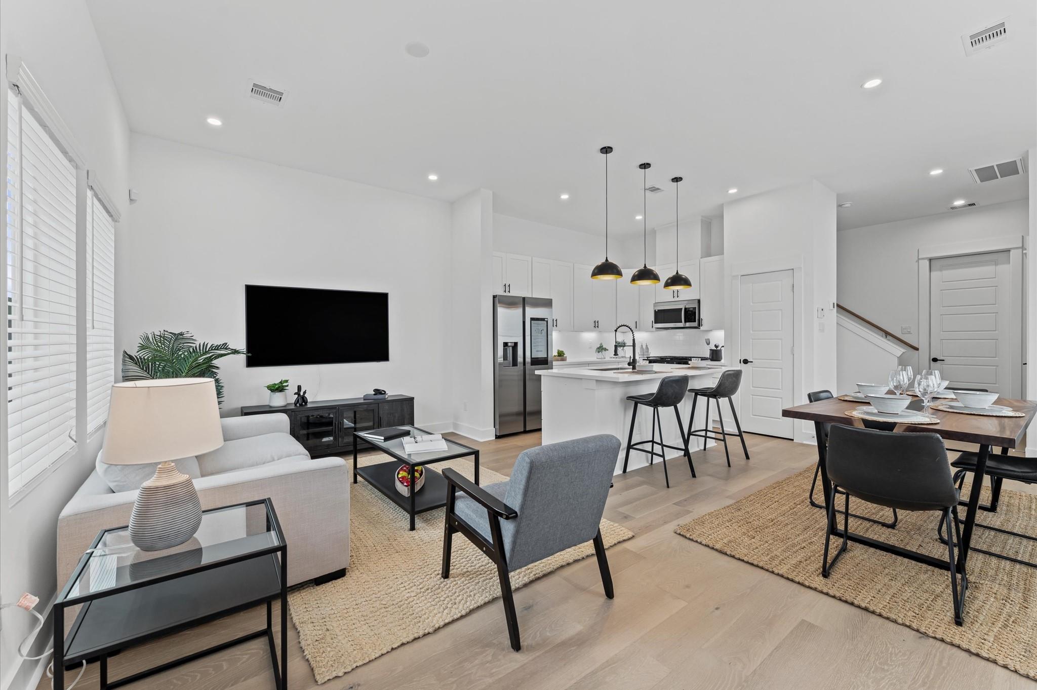 332 Neyland St, Houston, TX 77022 photo