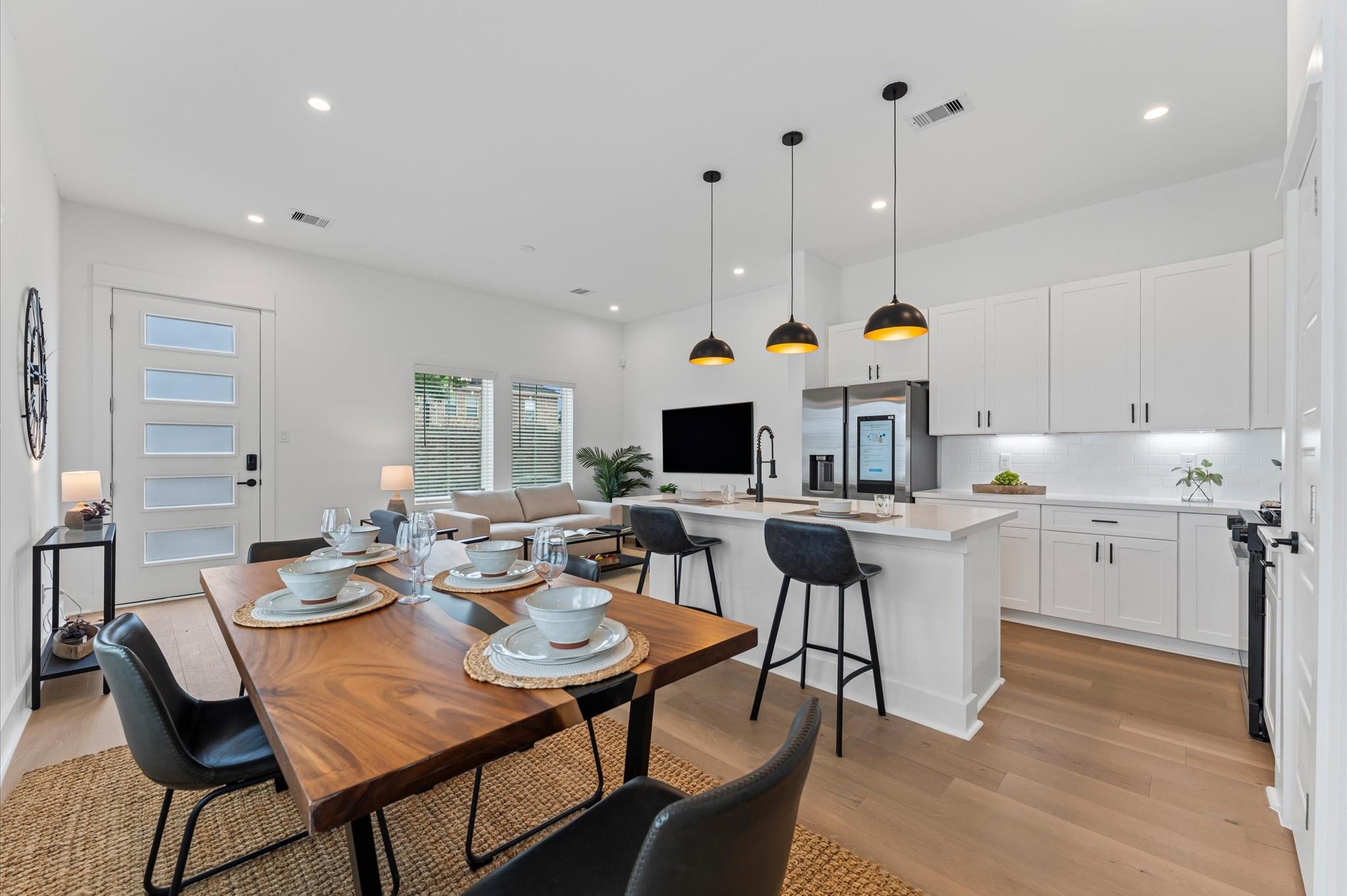 332 Neyland St, Houston, TX 77022