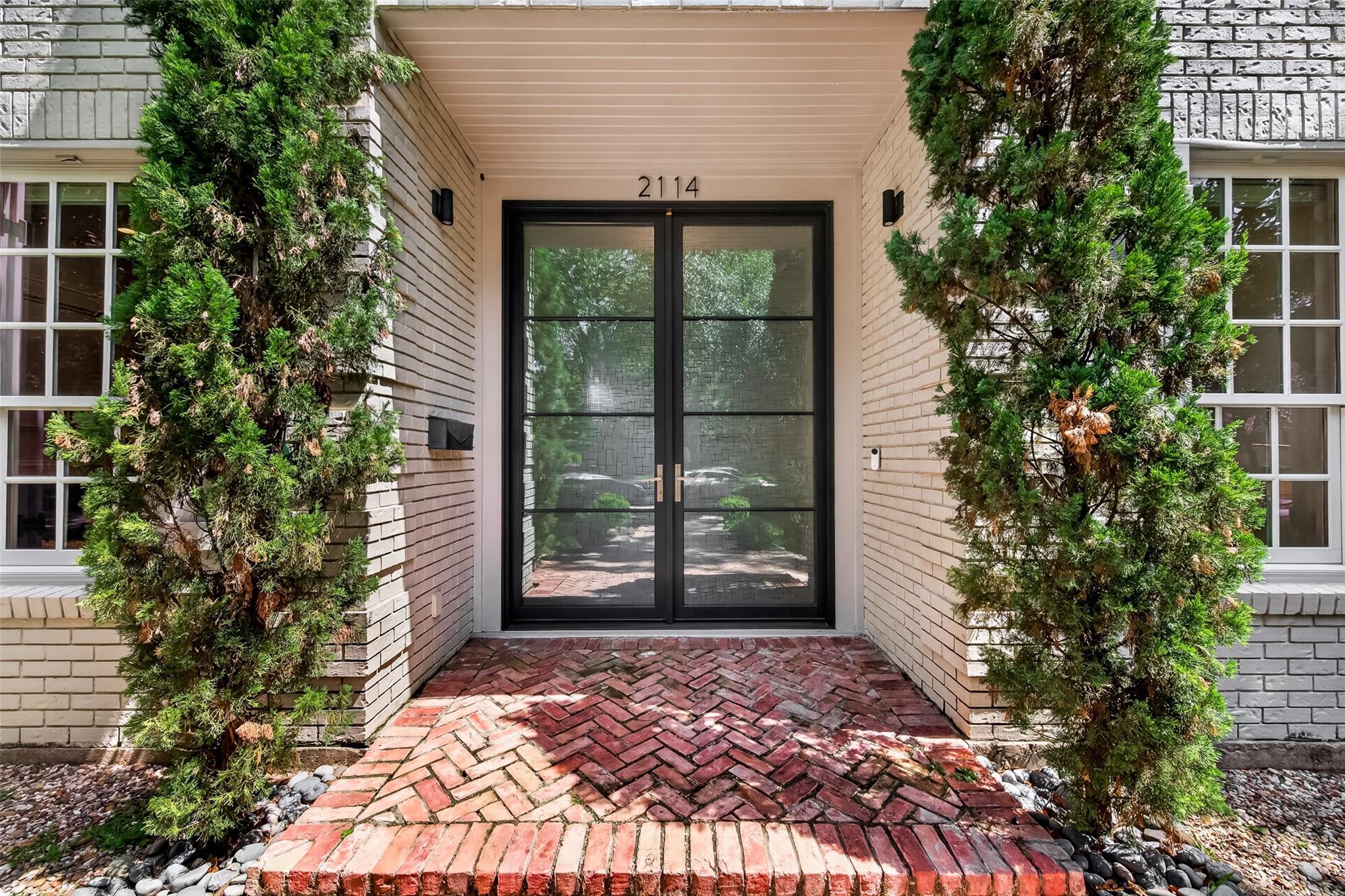 2114 Wroxton Rd, Houston, TX 77005 photo