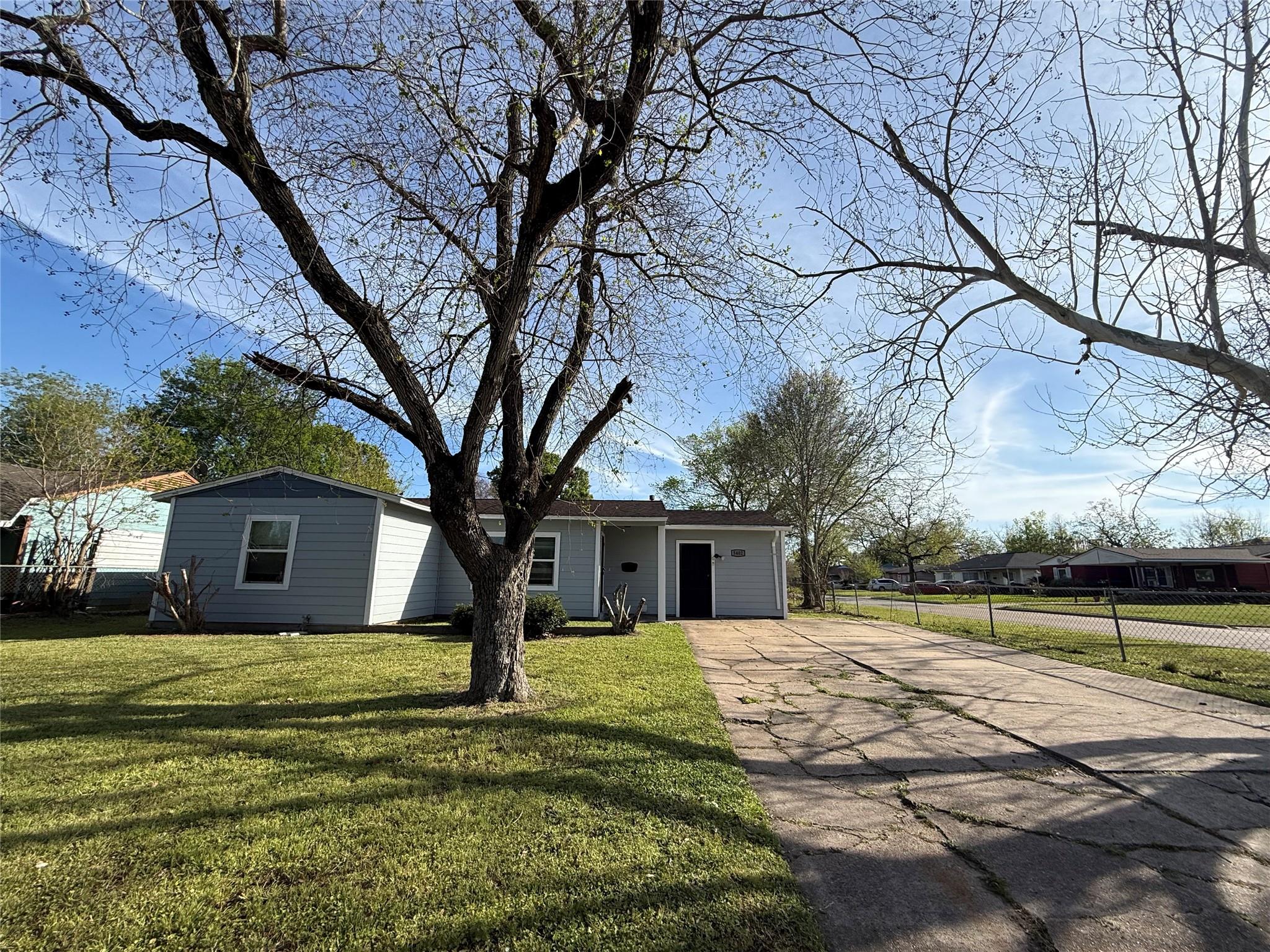 5402 Flamingo Dr, Houston, TX 77033 photo