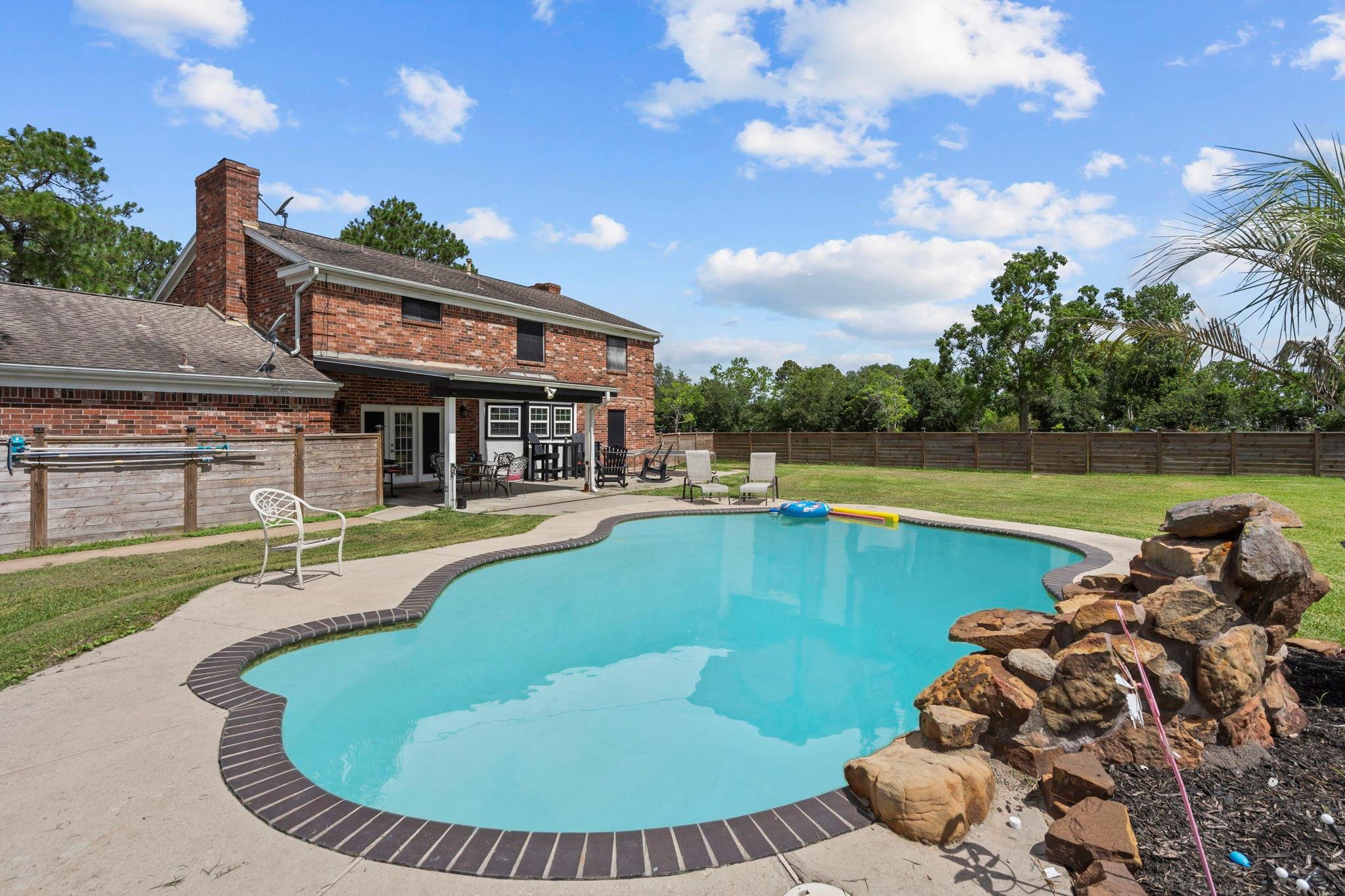 7009 Avenue R, Santa Fe, TX 77510