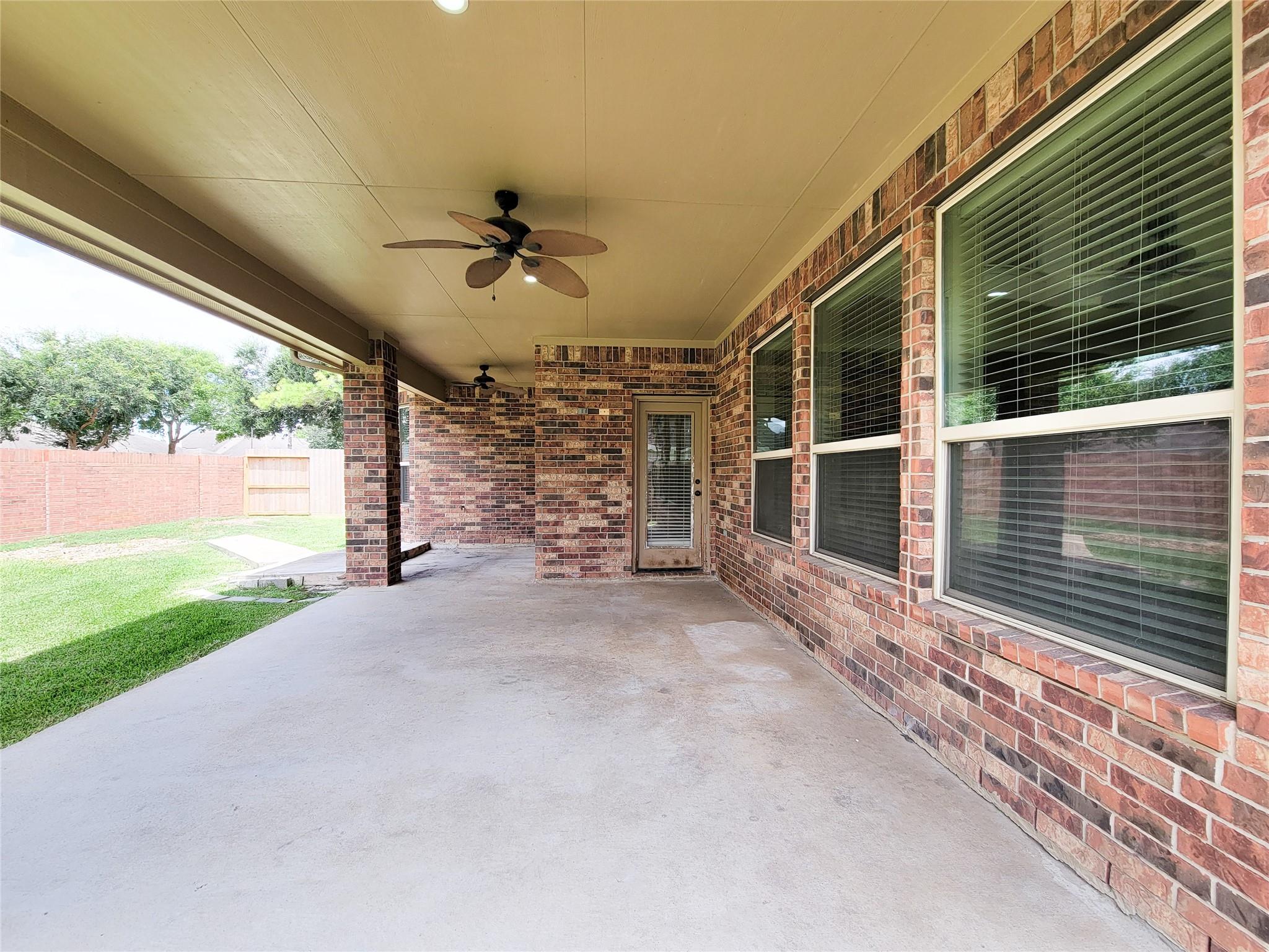 2210 Pearl Bay Ct, Pearland, TX 77584 photo