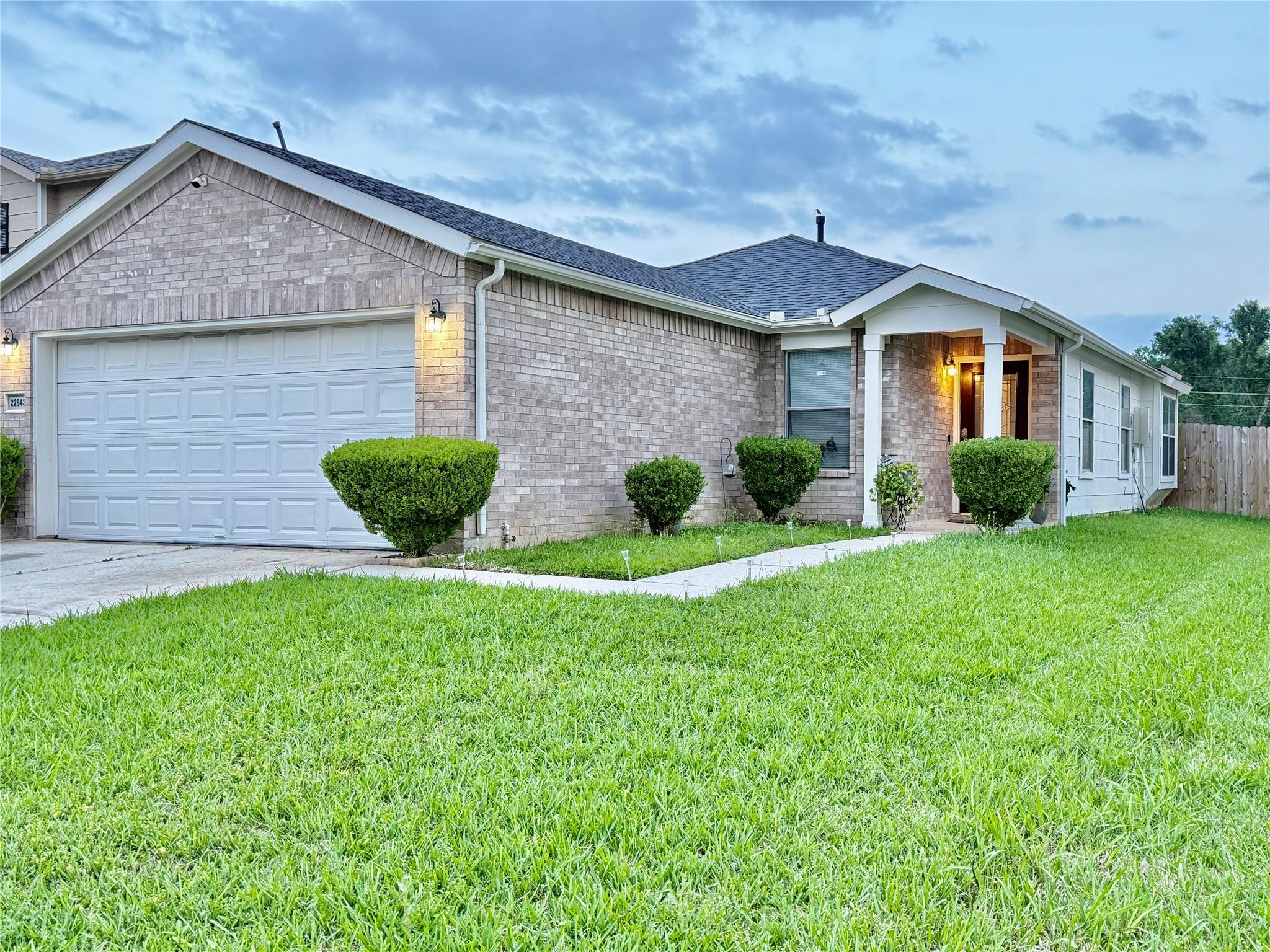 22843 Twisting Pine Dr, Spring, TX 77373 photo