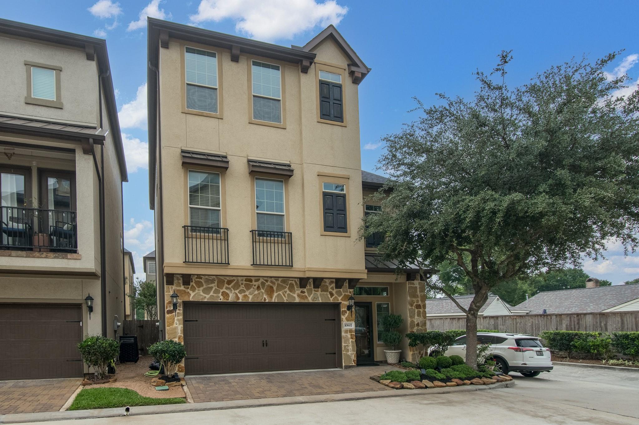 10602 Enclave Shadows Ct, Houston, TX 77043 photo