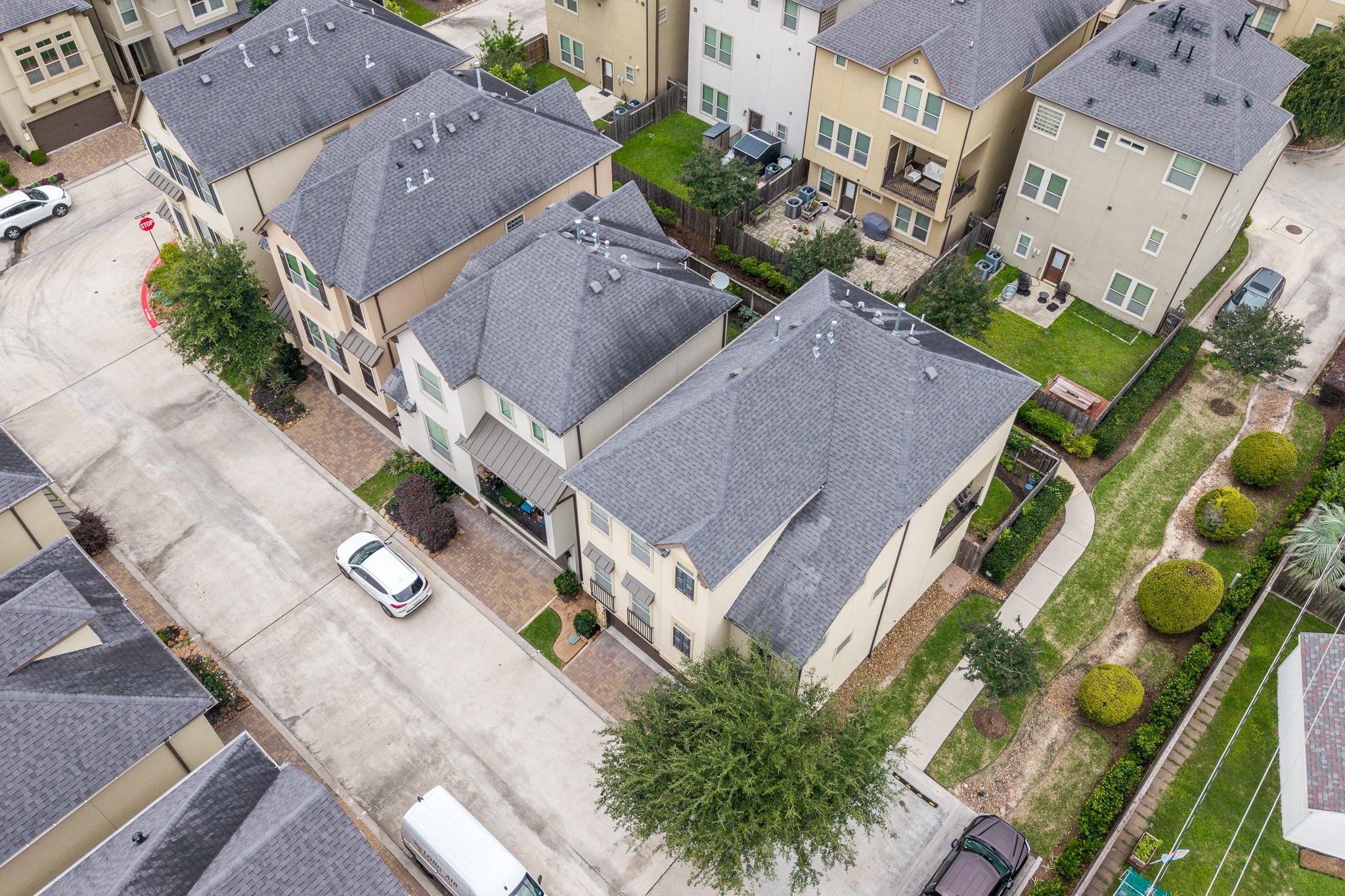 10602 Enclave Shadows Ct, Houston, TX 77043 photo