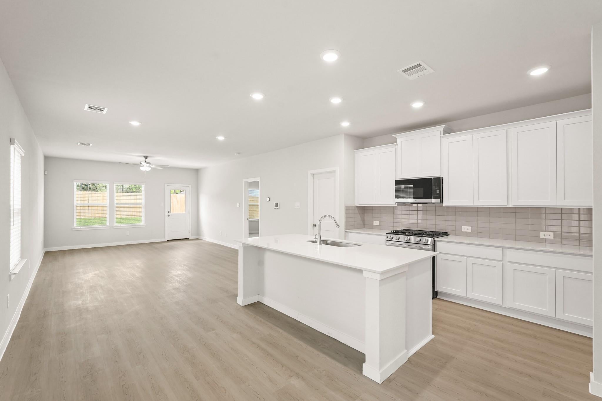 113 Rising Cedar Ln, Hockley, TX 77447 photo