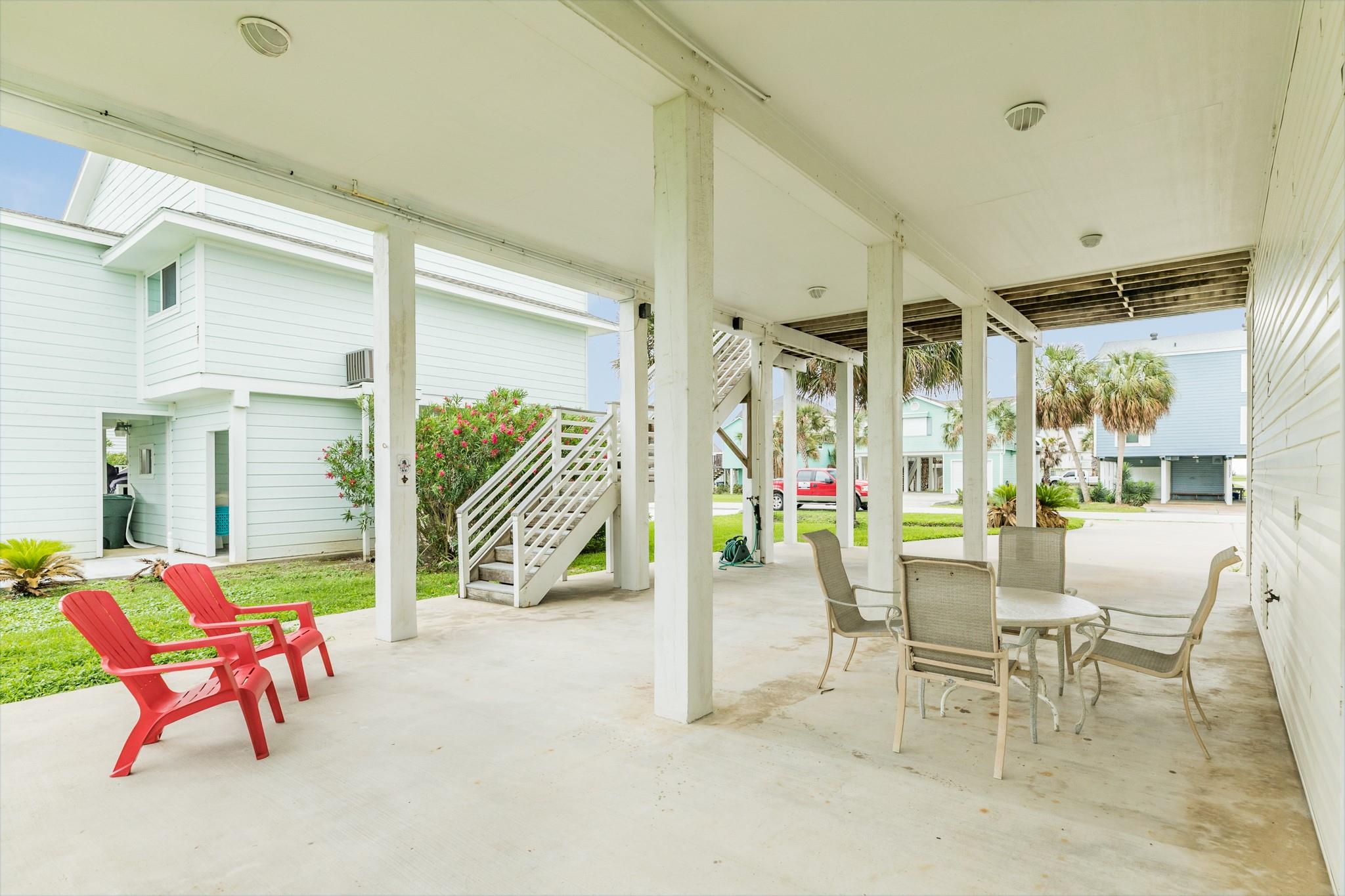 13730 San Domingo Dr, Galveston, TX 77554 photo