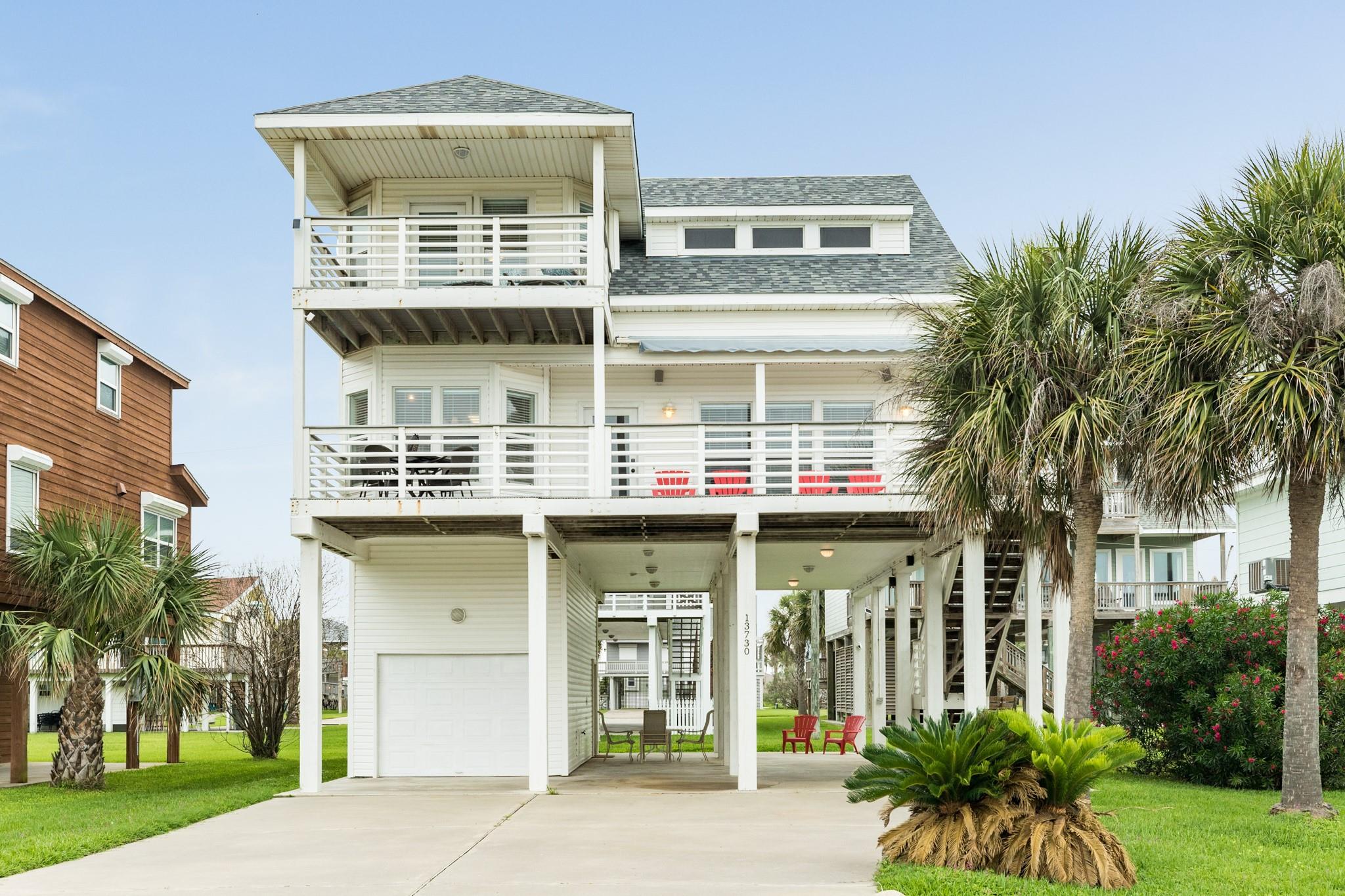 13730 San Domingo Dr, Galveston, TX 77554