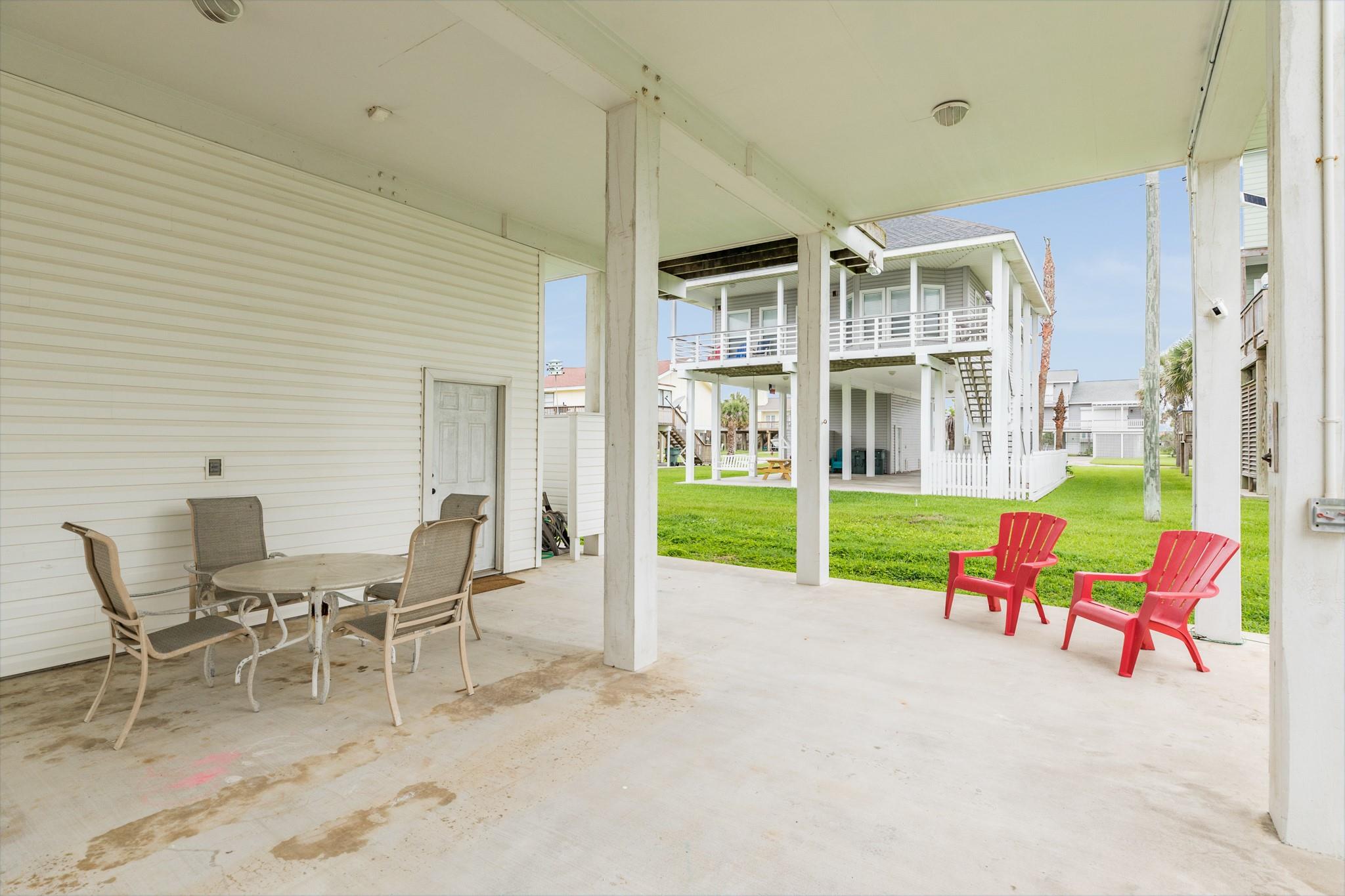 13730 San Domingo Dr, Galveston, TX 77554 photo