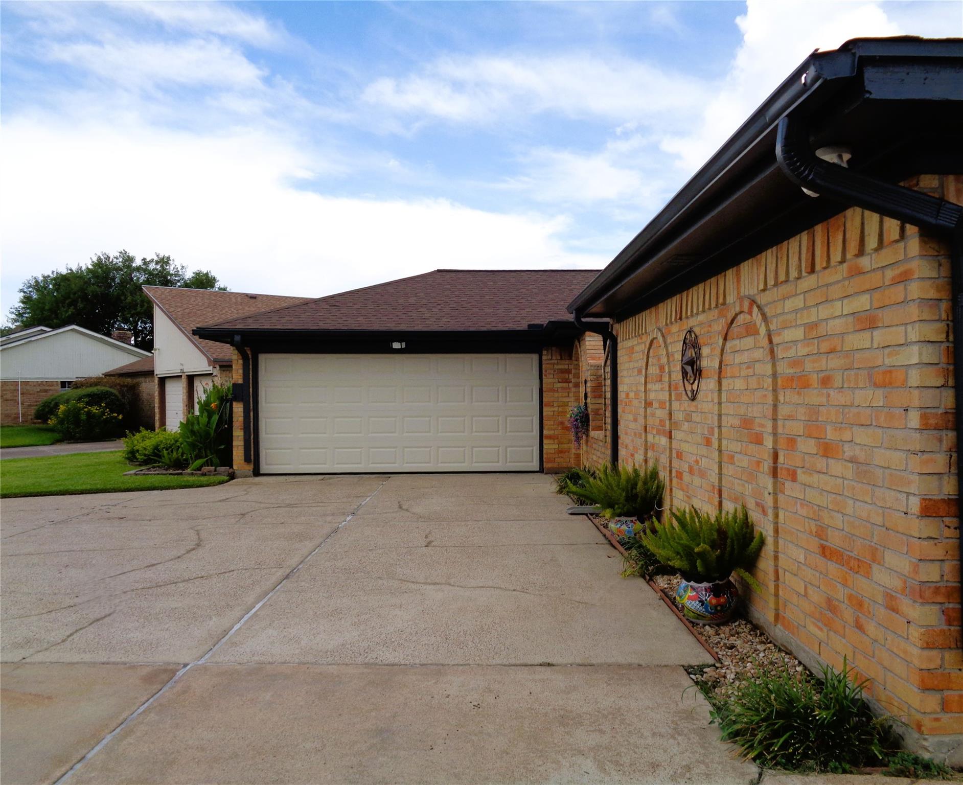 2502 20 St, Texas City, TX 77590 photo