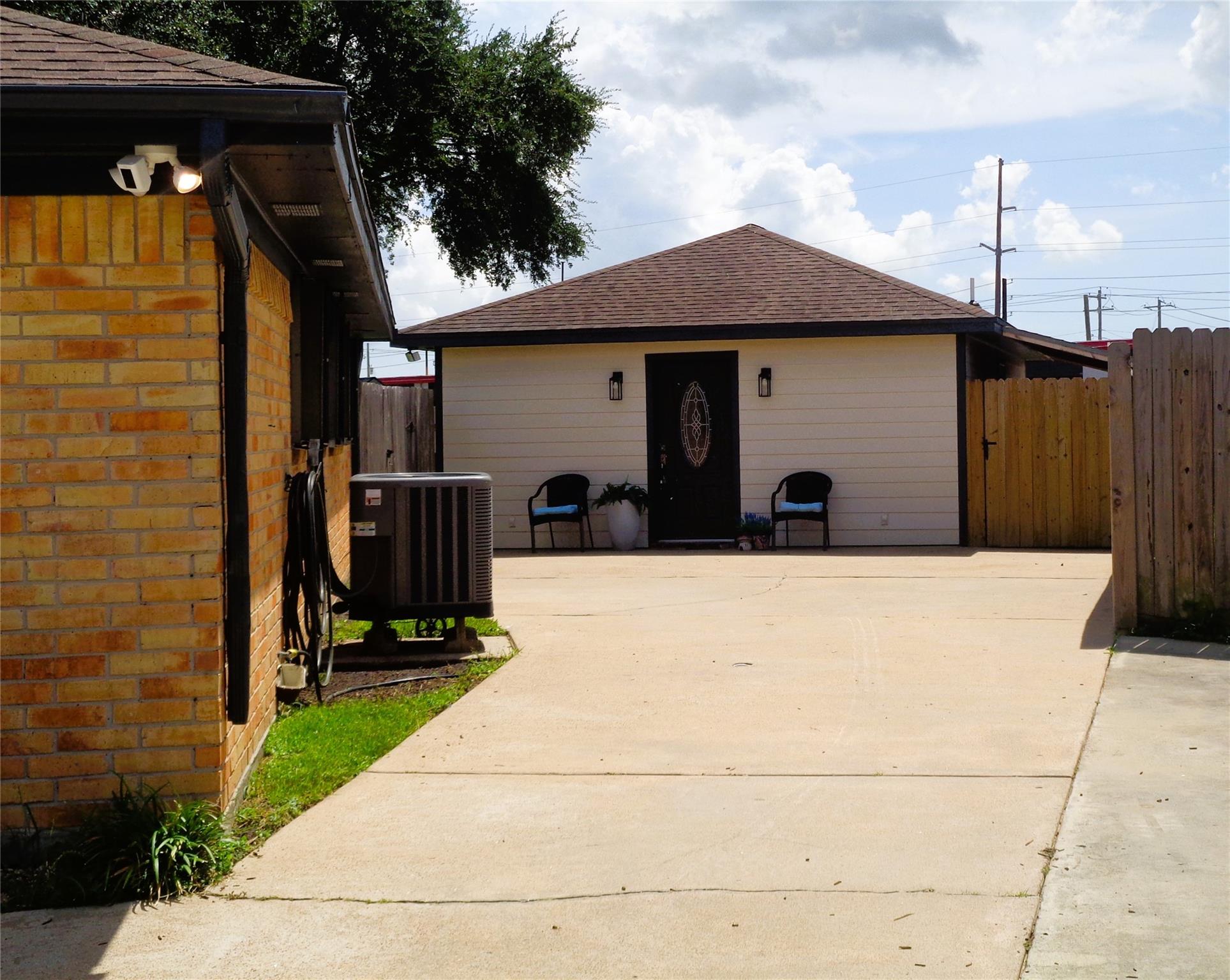 2502 20 St, Texas City, TX 77590 photo