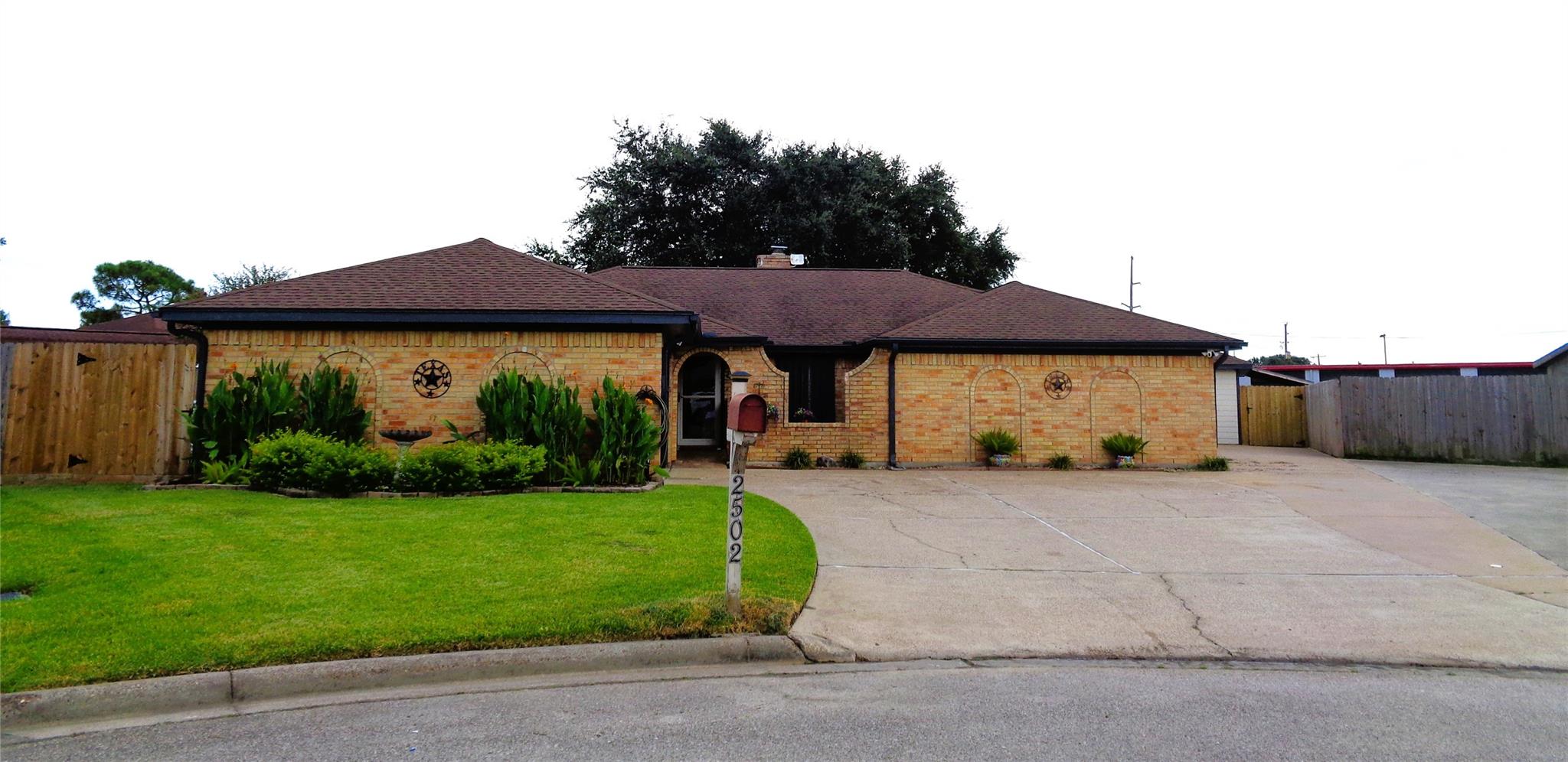 2502 20 St, Texas City, TX 77590 photo