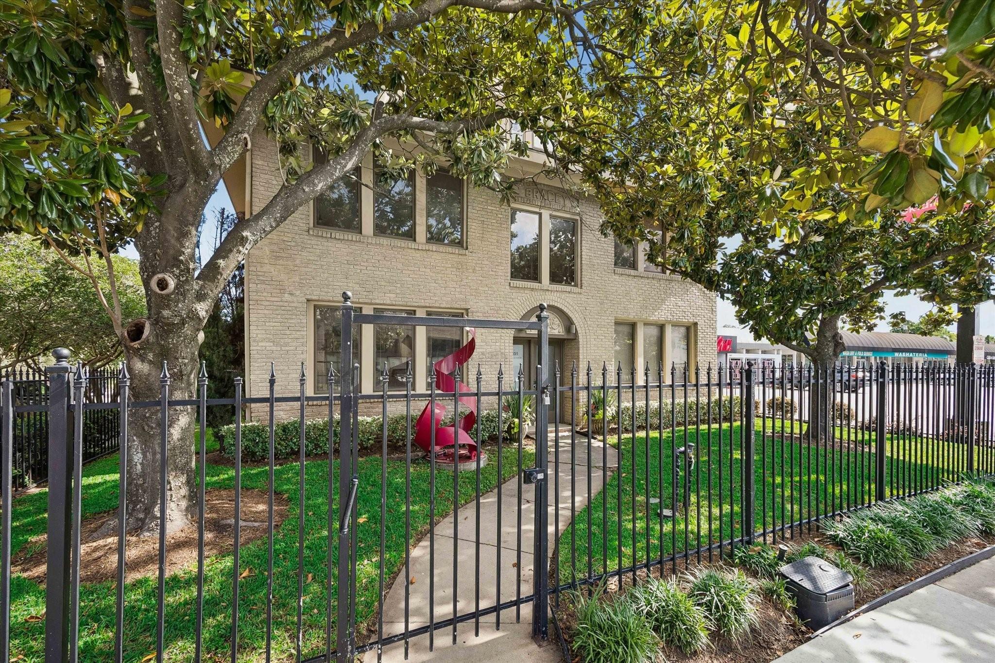 1601 Westheimer Rd, Houston, TX 77006